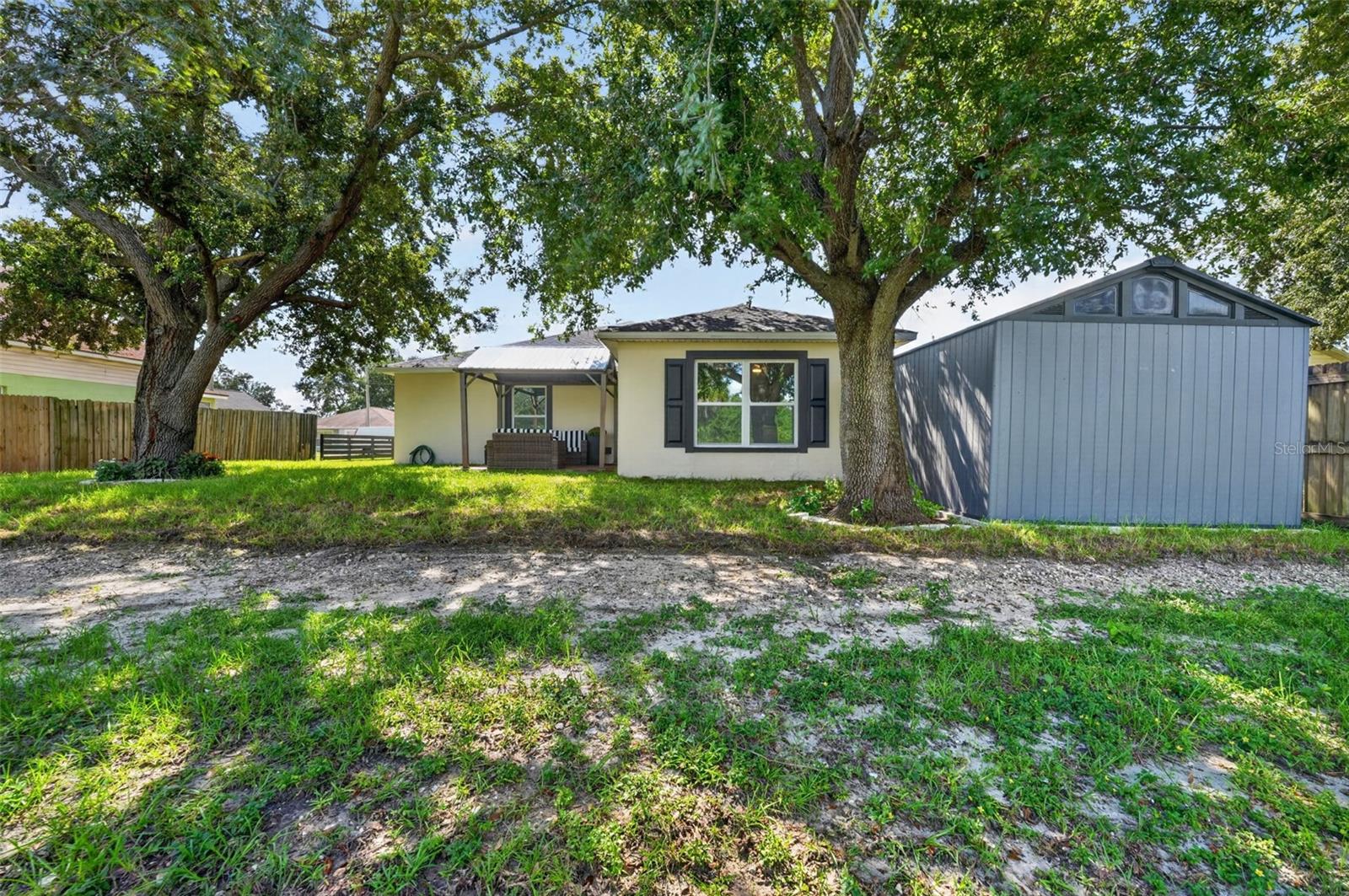 1210 CASA BONITA AVE