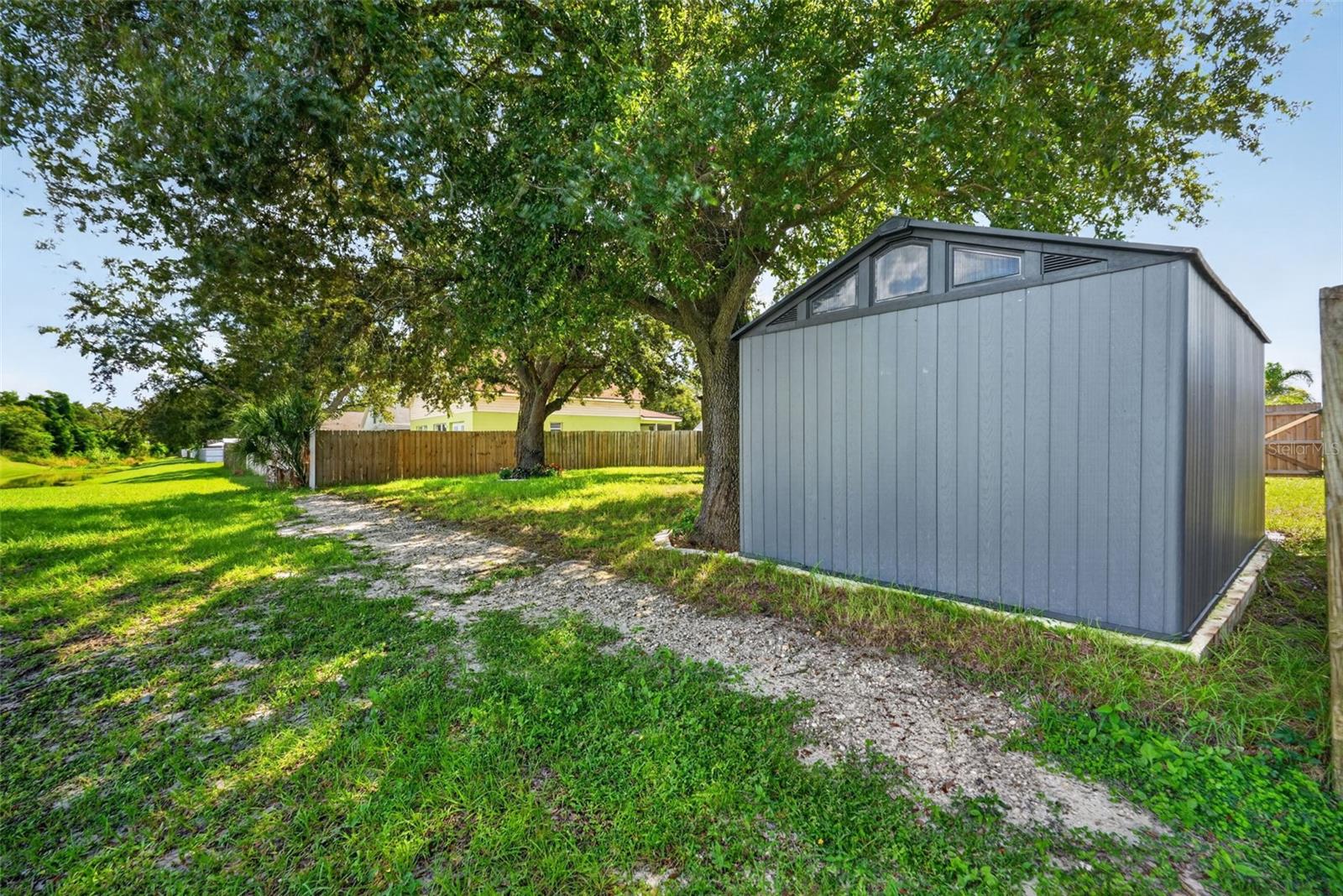 1210 CASA BONITA AVE