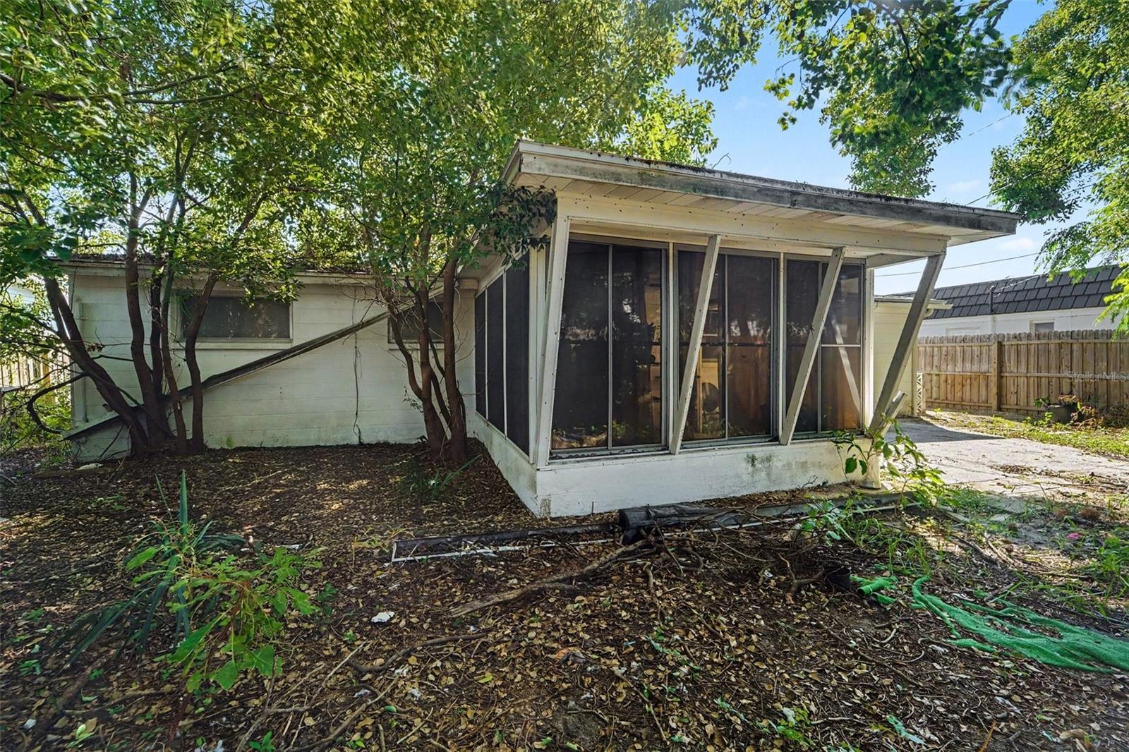 5145 MANOR DR