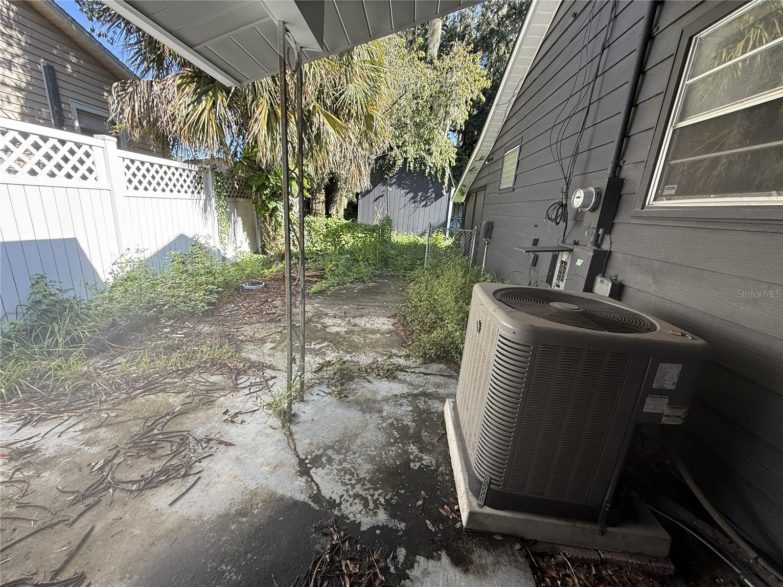 406 E YOUNG ST