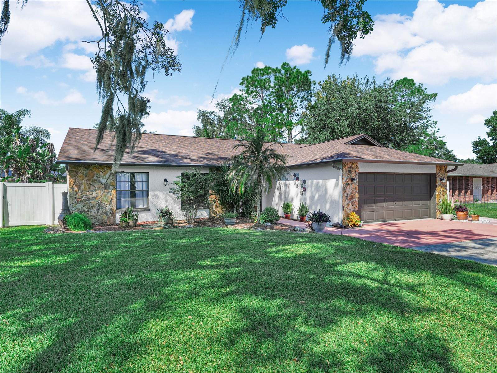 812 SANDALWOOD DR