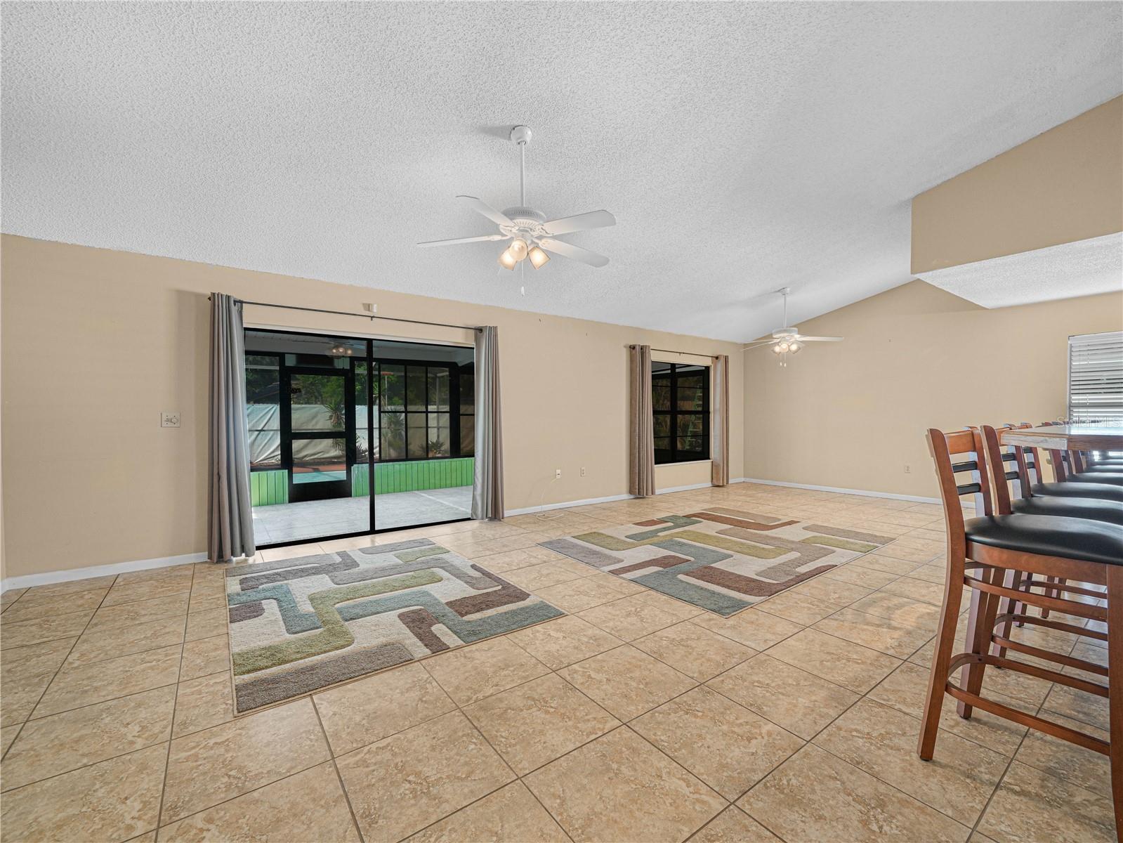 812 SANDALWOOD DR