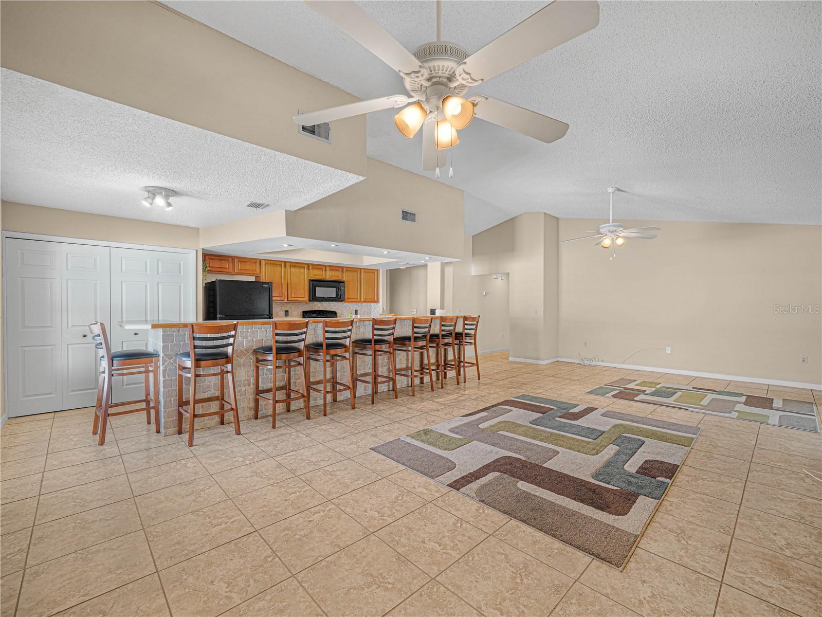 812 SANDALWOOD DR