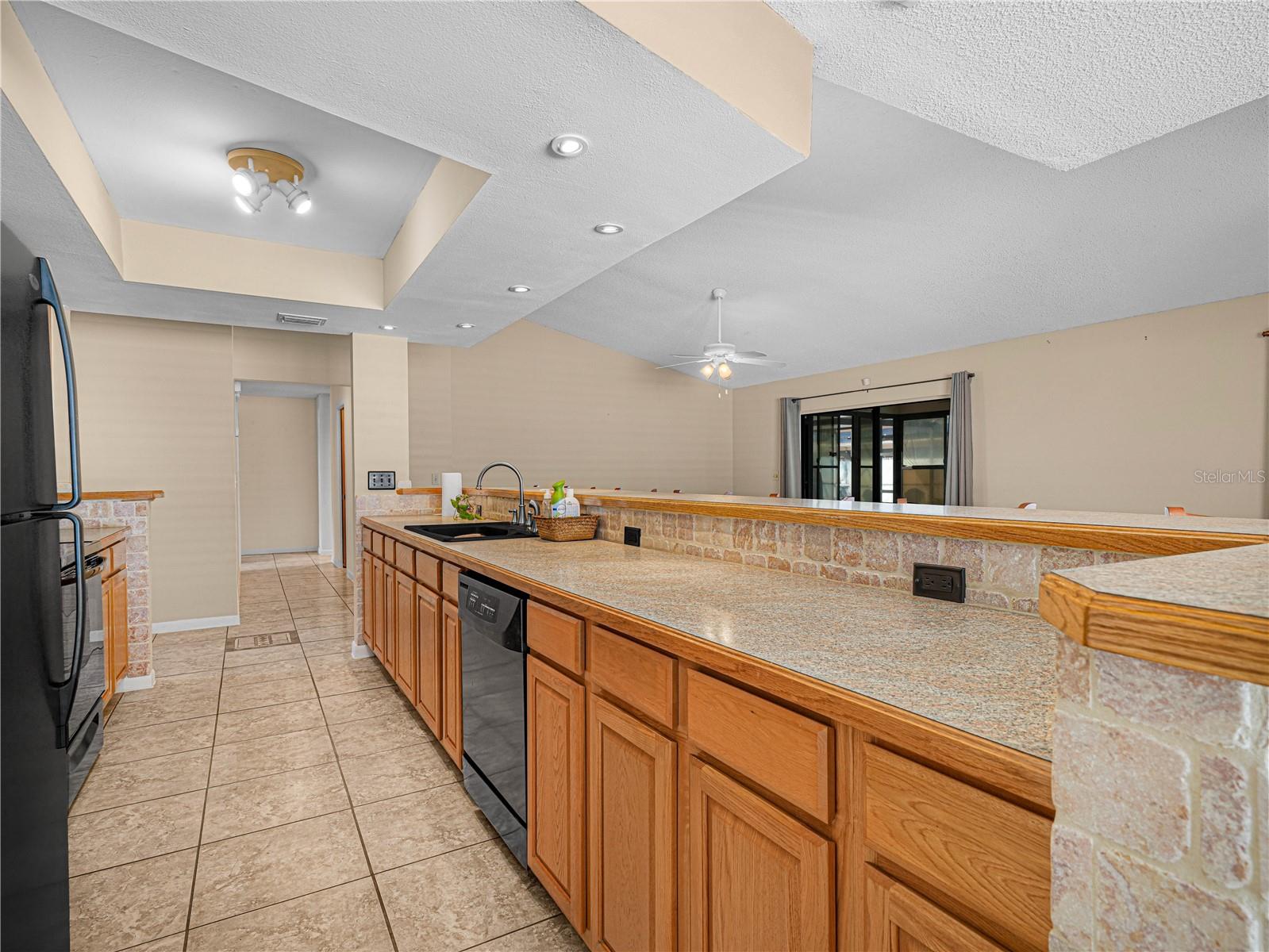 812 SANDALWOOD DR