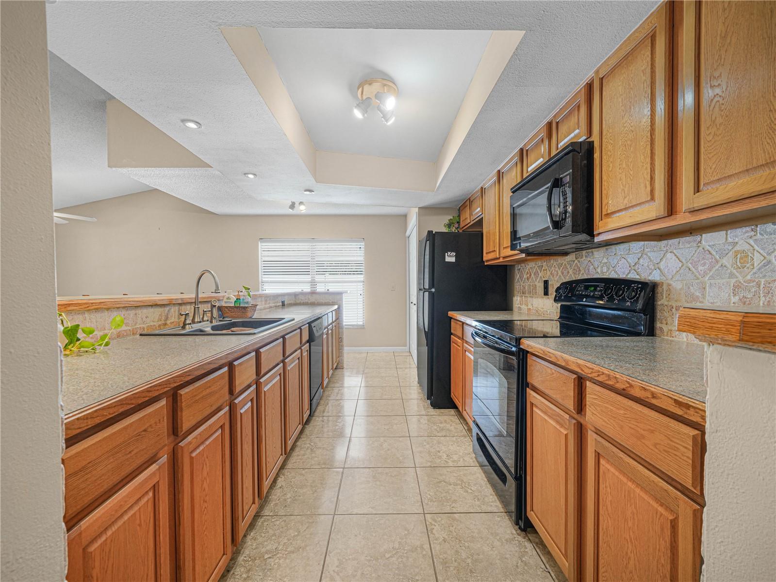 812 SANDALWOOD DR