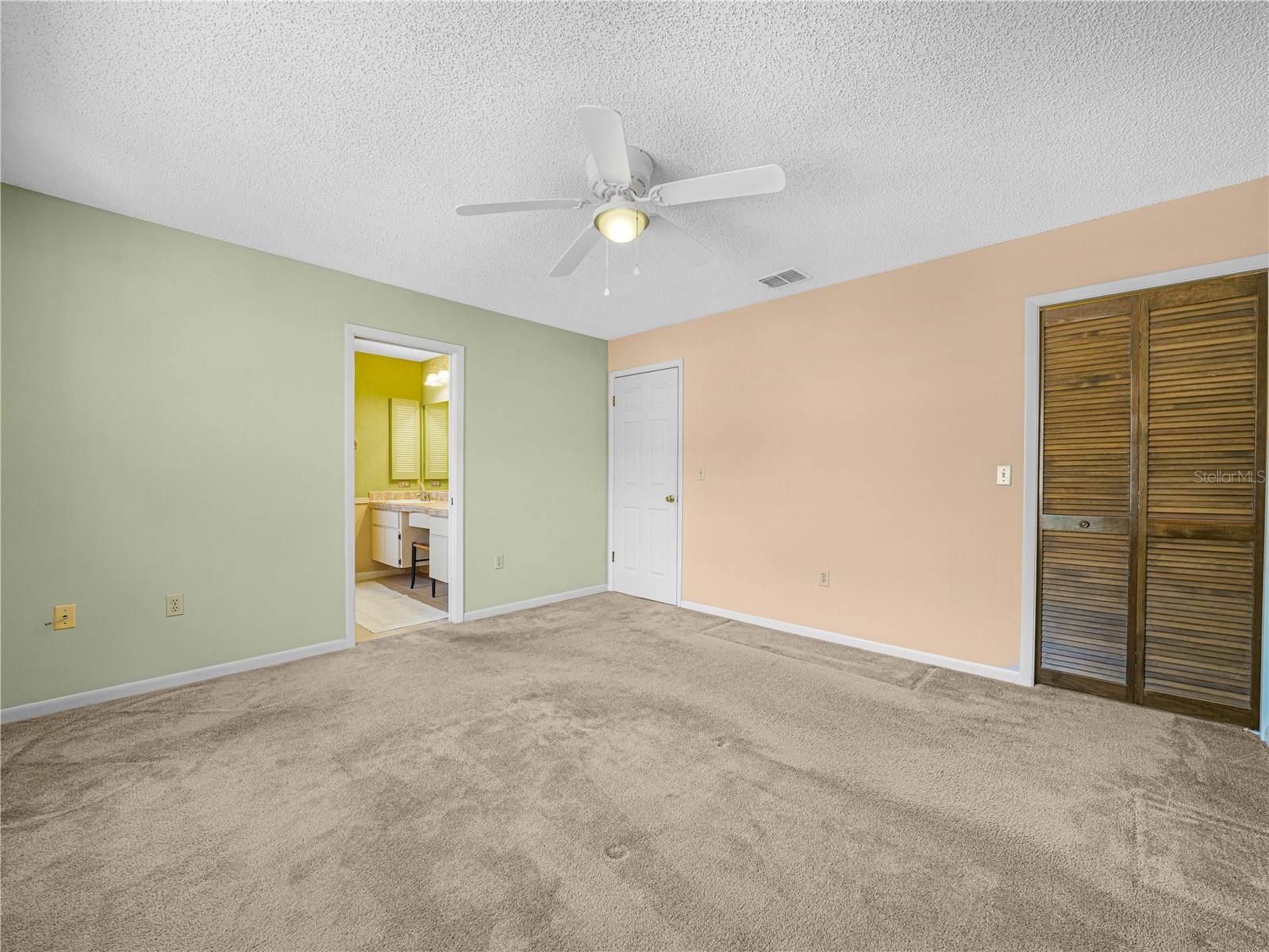 812 SANDALWOOD DR