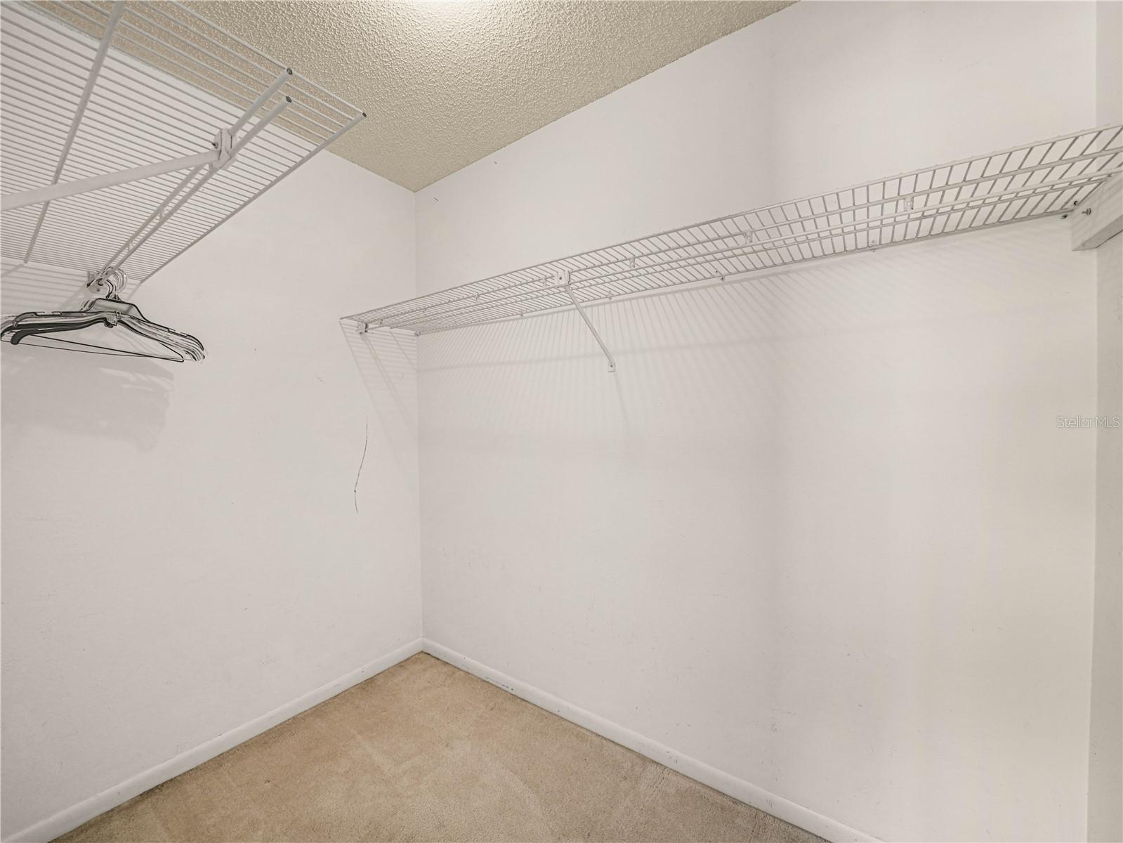 812 SANDALWOOD DR