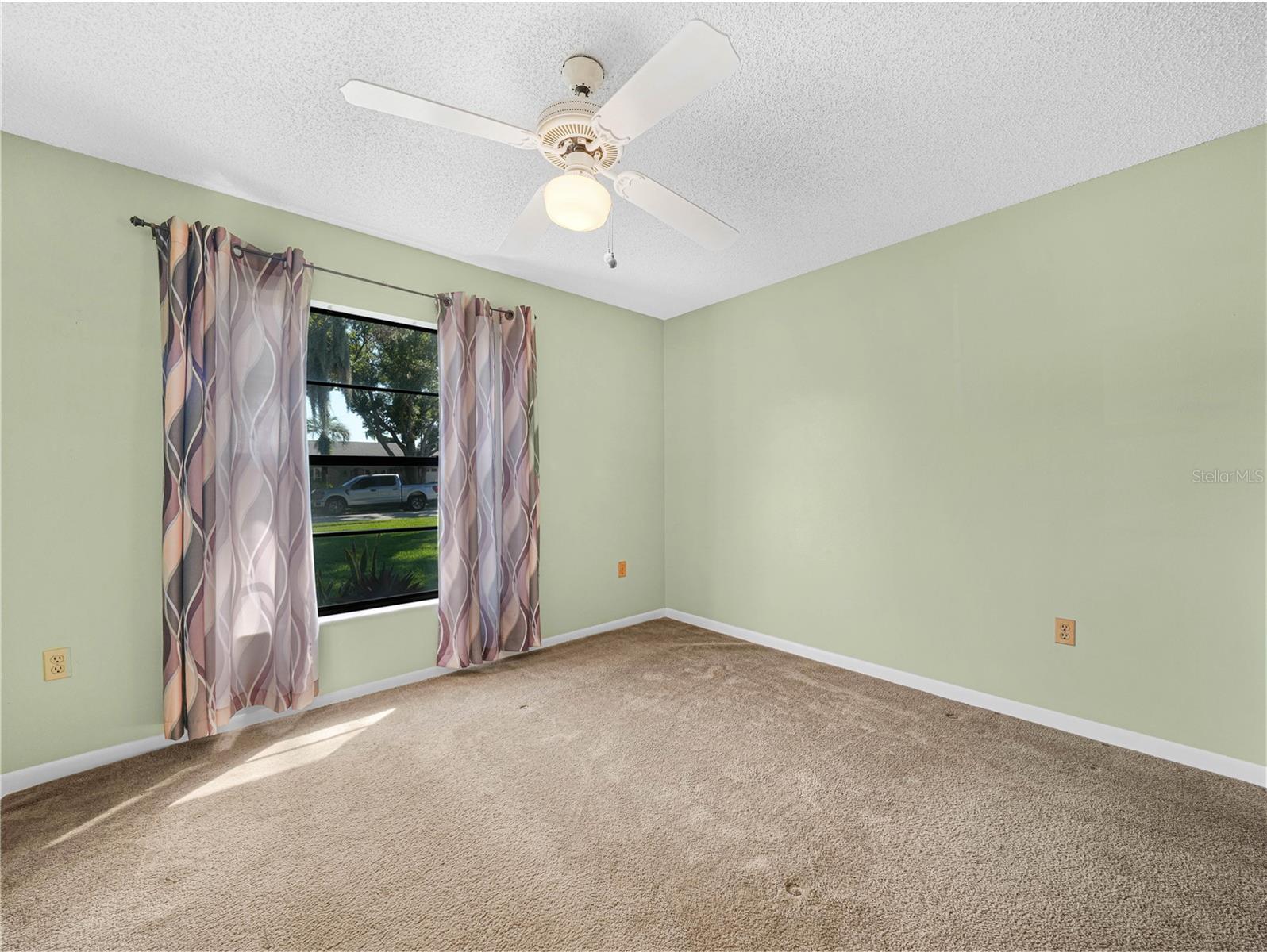 812 SANDALWOOD DR