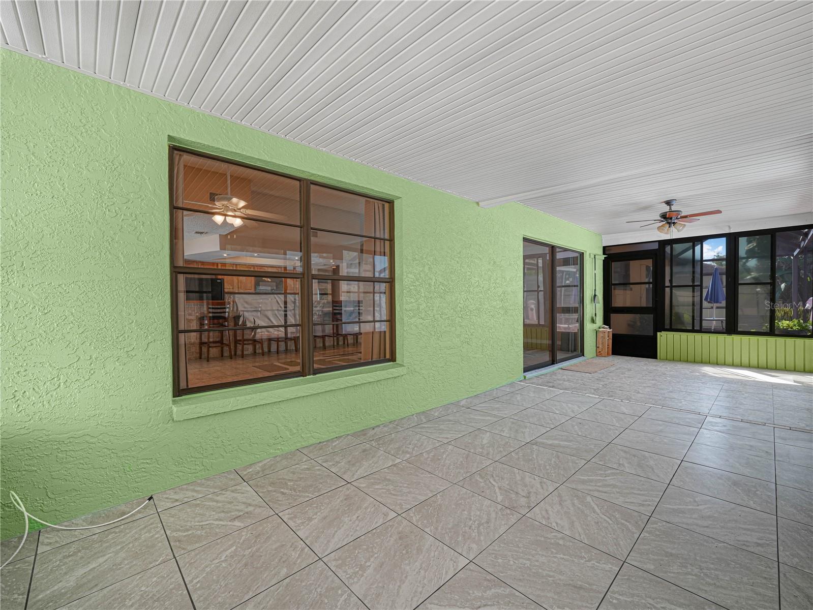 812 SANDALWOOD DR