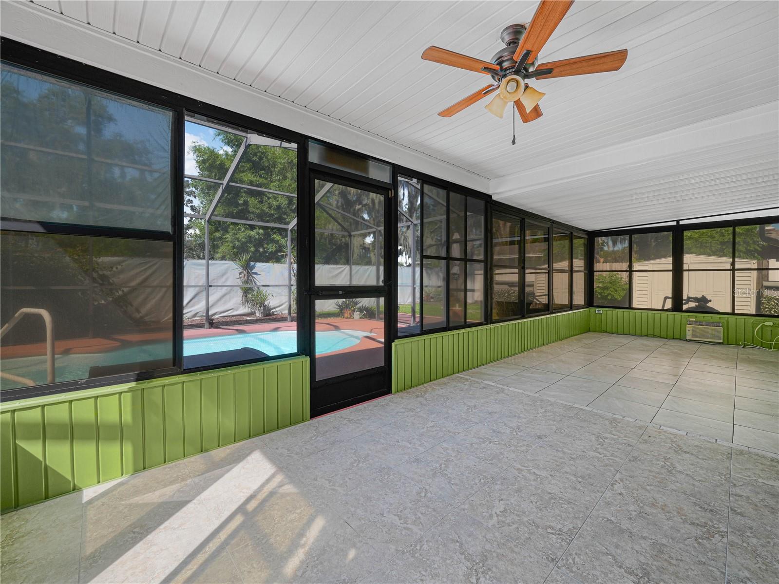 812 SANDALWOOD DR