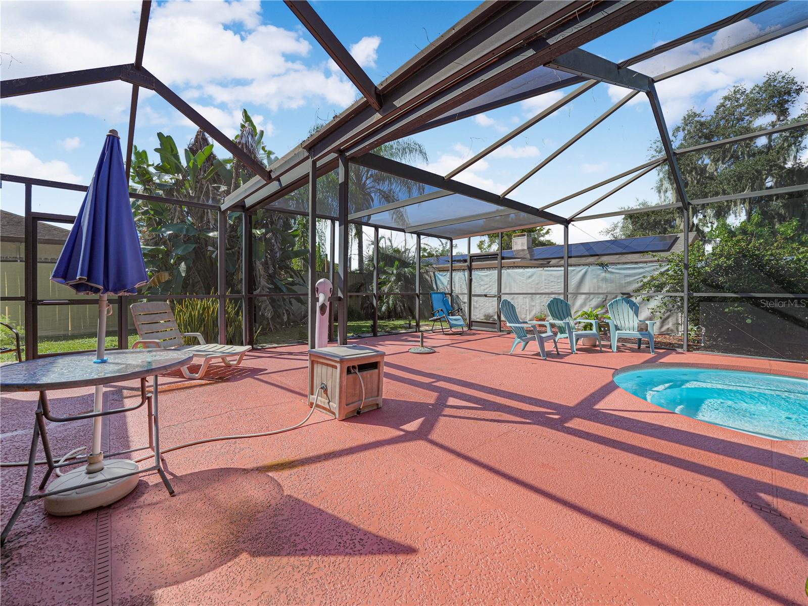 812 SANDALWOOD DR