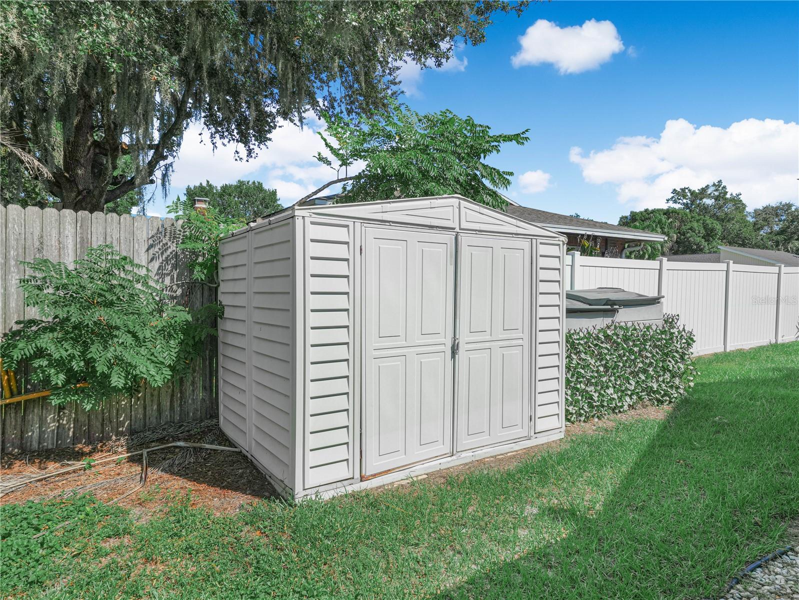 812 SANDALWOOD DR