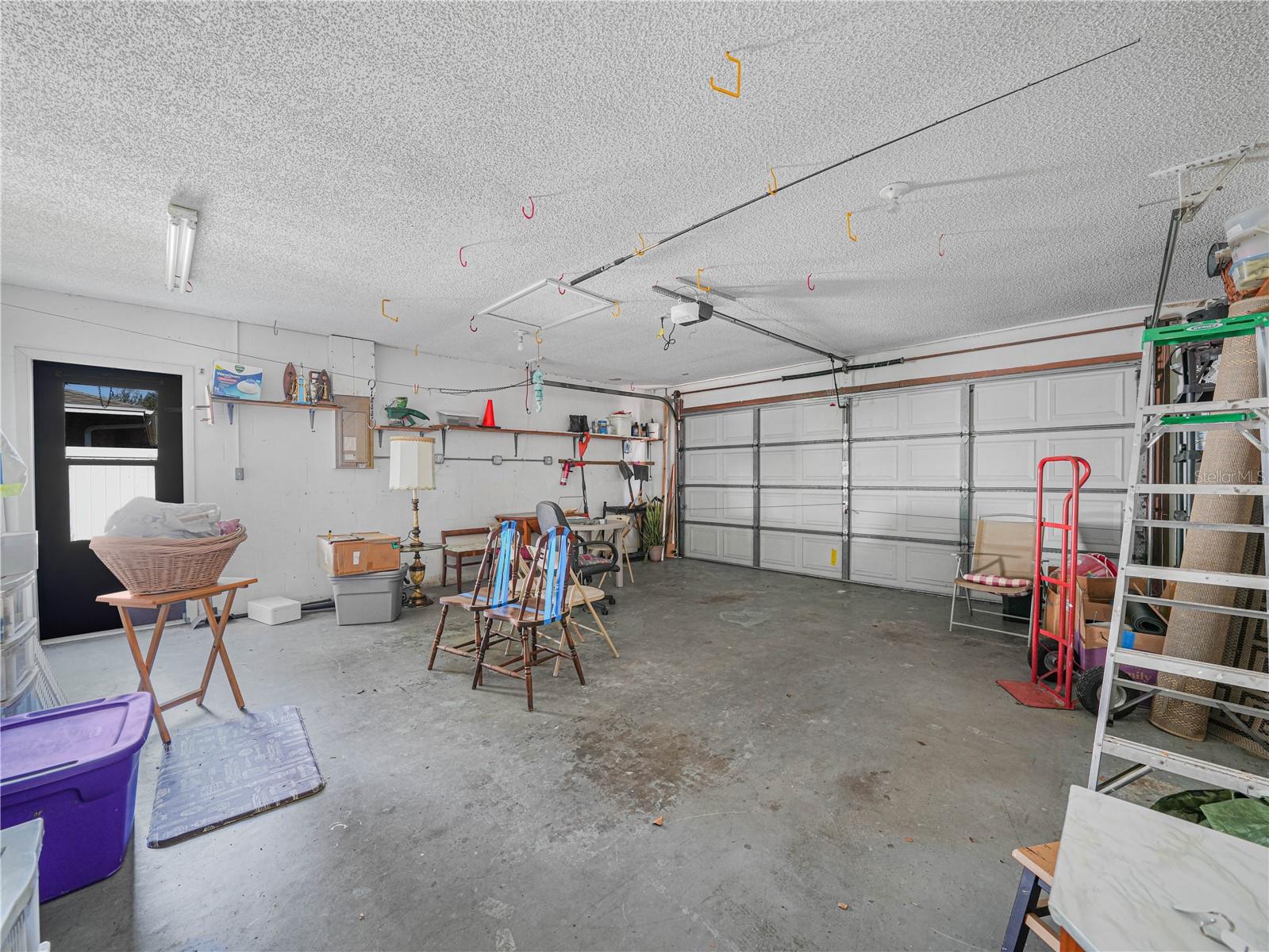 812 SANDALWOOD DR