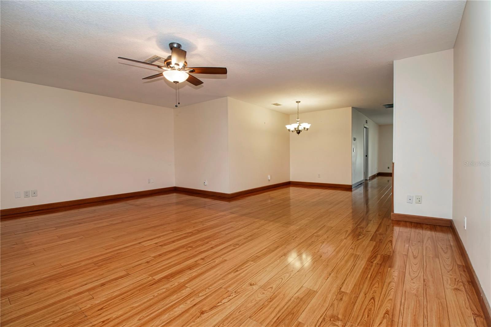 2108 MEADOWLARK LN