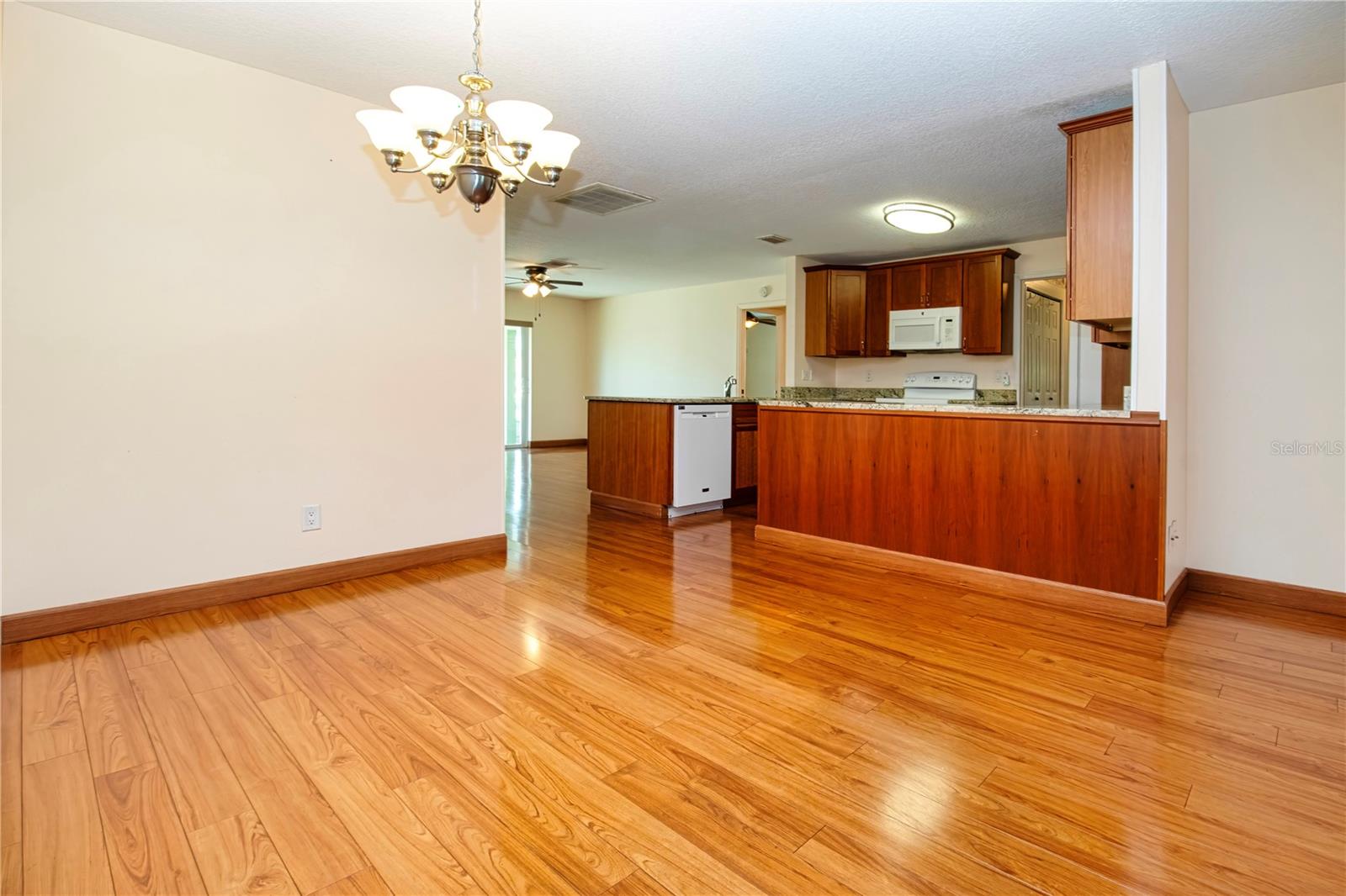 2108 MEADOWLARK LN