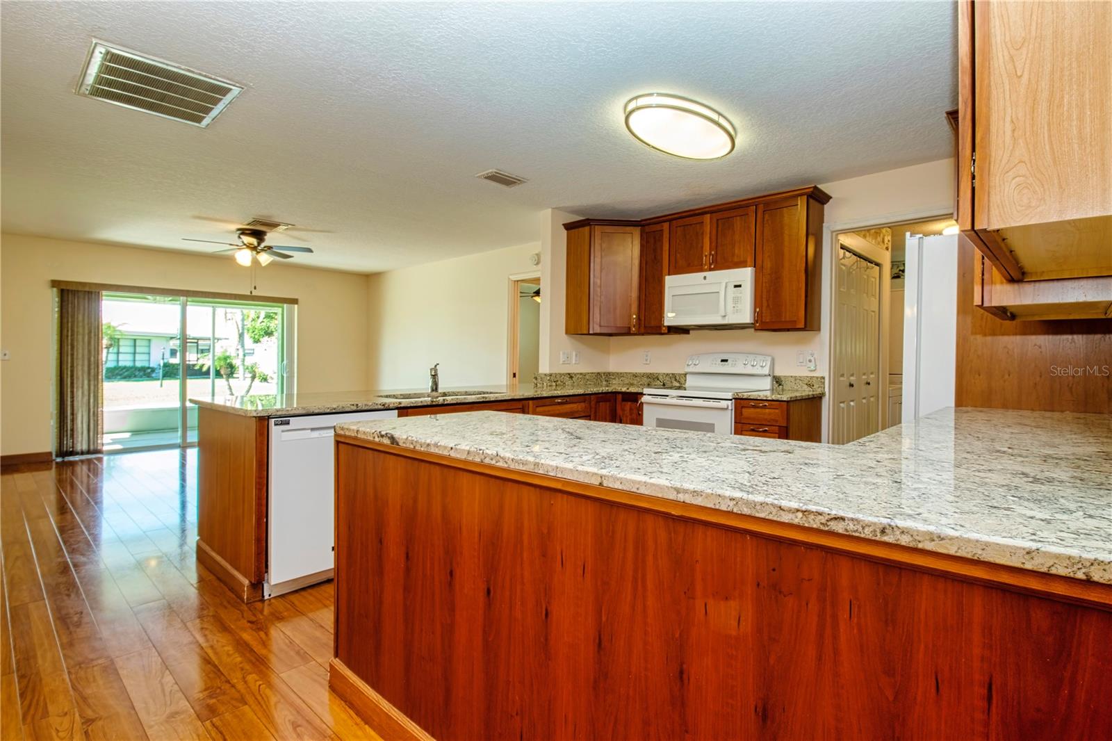2108 MEADOWLARK LN