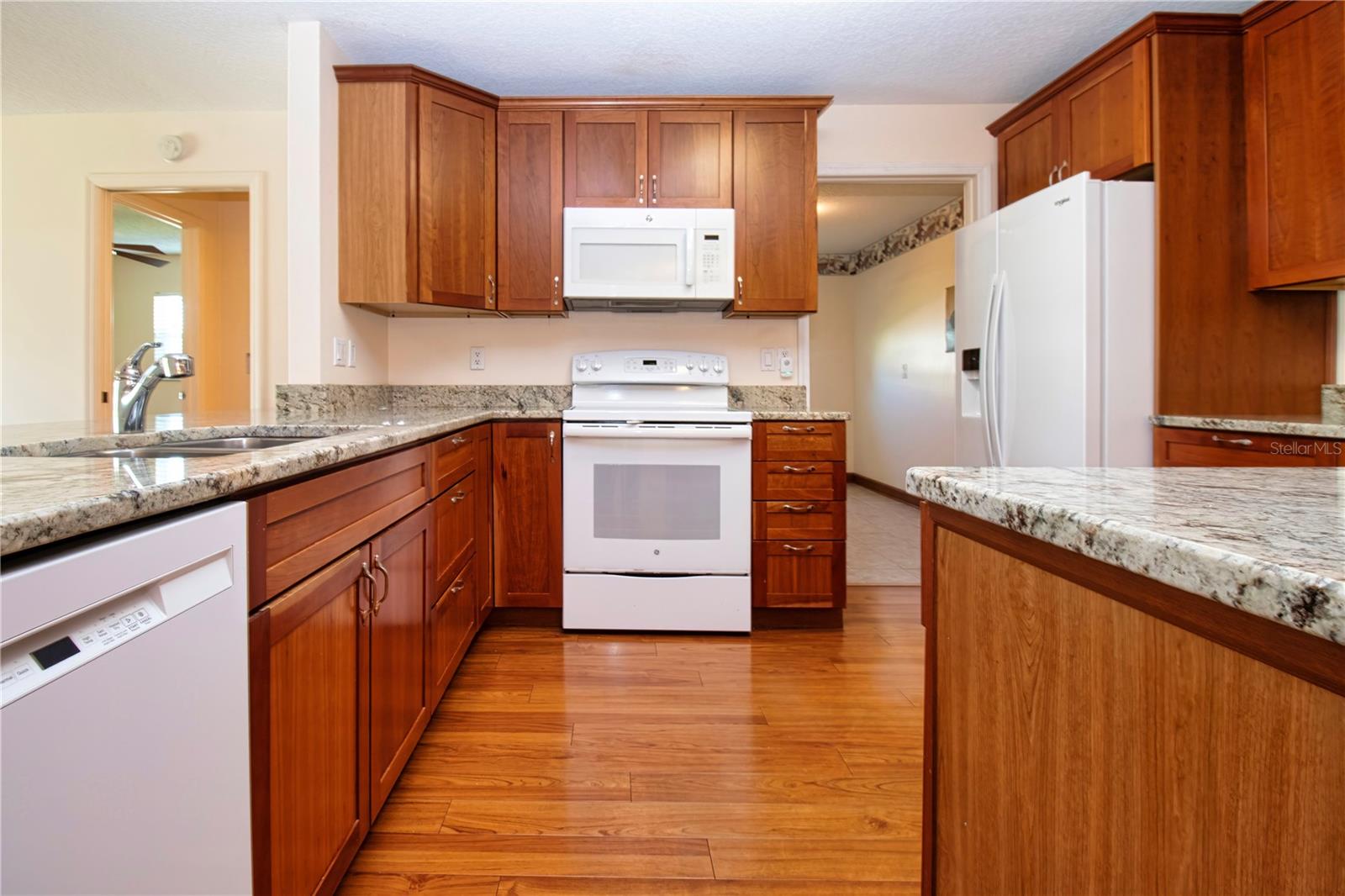 2108 MEADOWLARK LN