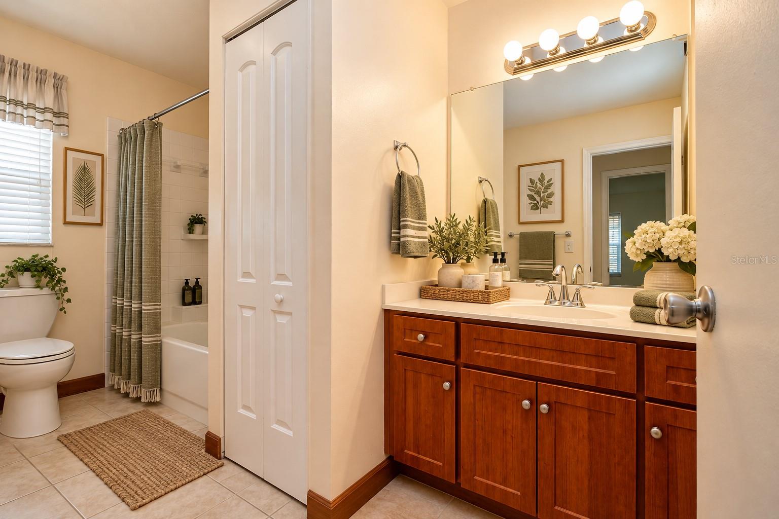 2108 MEADOWLARK LN