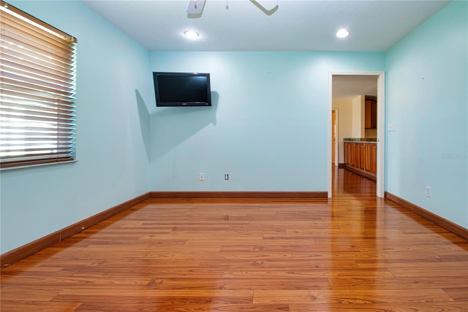 2108 MEADOWLARK LN