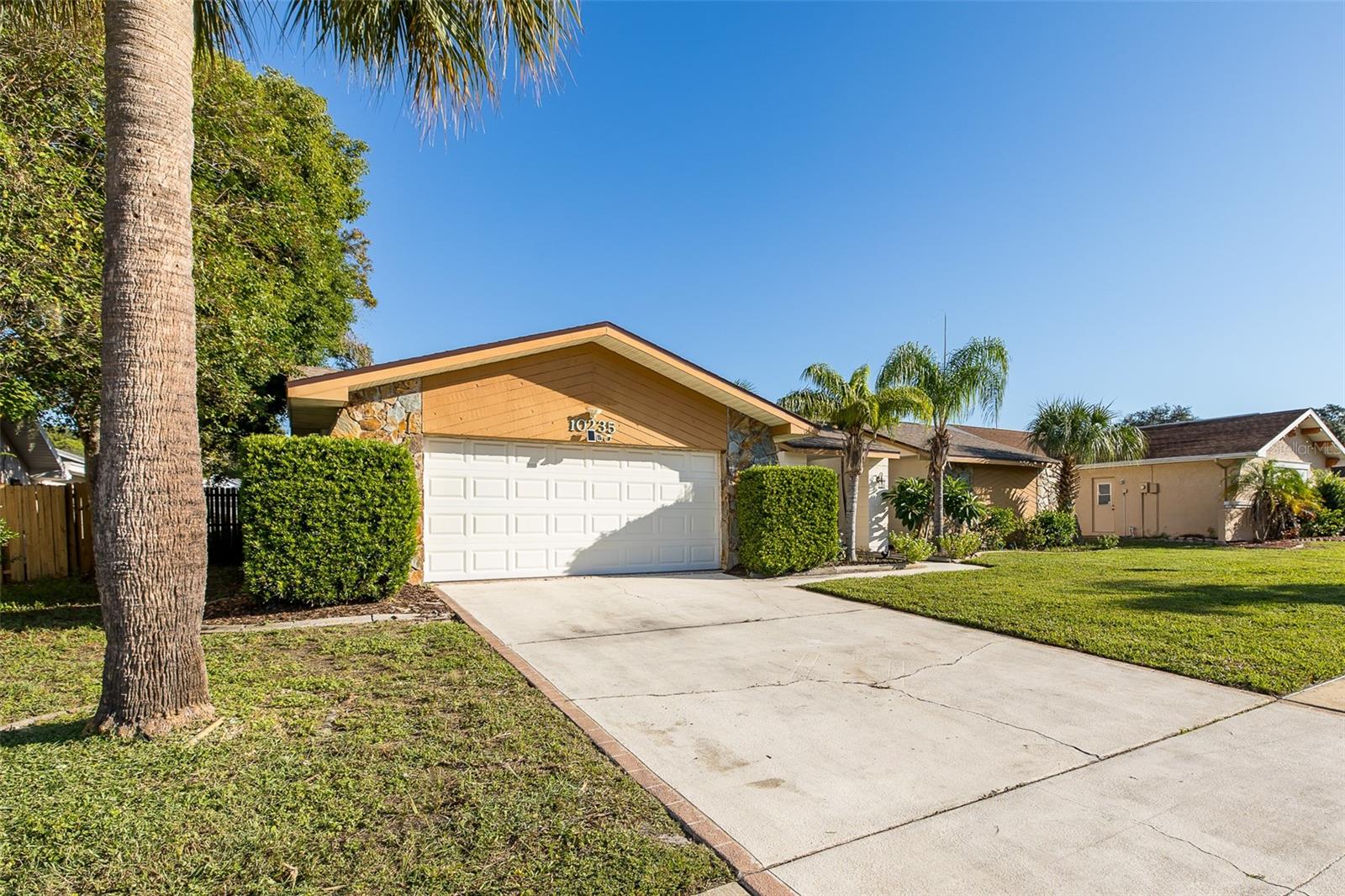 10235 LANDMARK DR