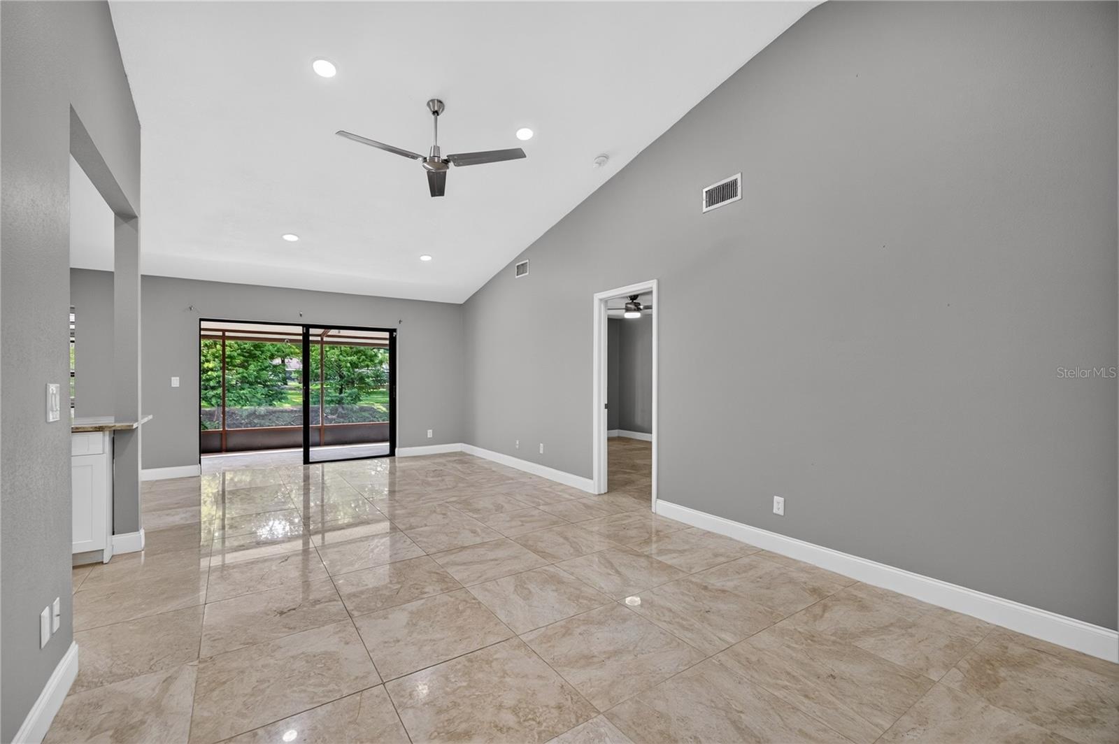 4004 SHORESIDE CIR