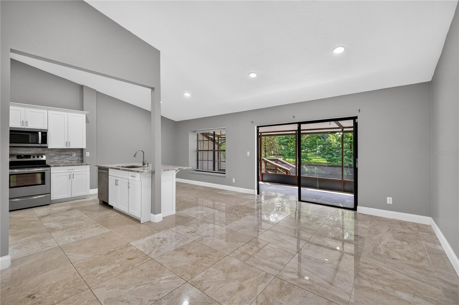 4004 SHORESIDE CIR