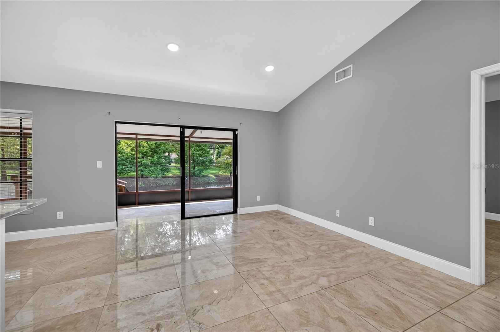 4004 SHORESIDE CIR
