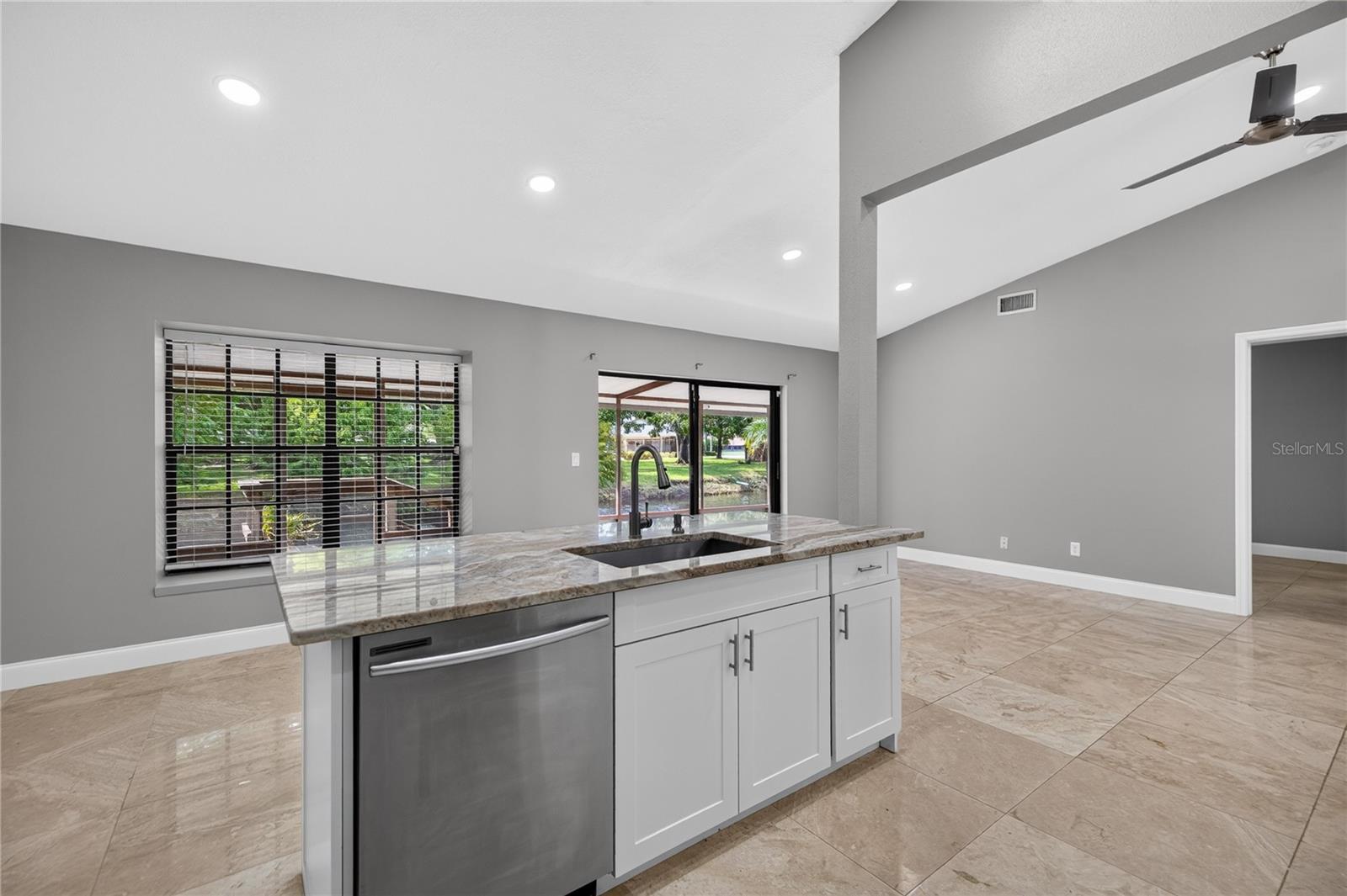 4004 SHORESIDE CIR