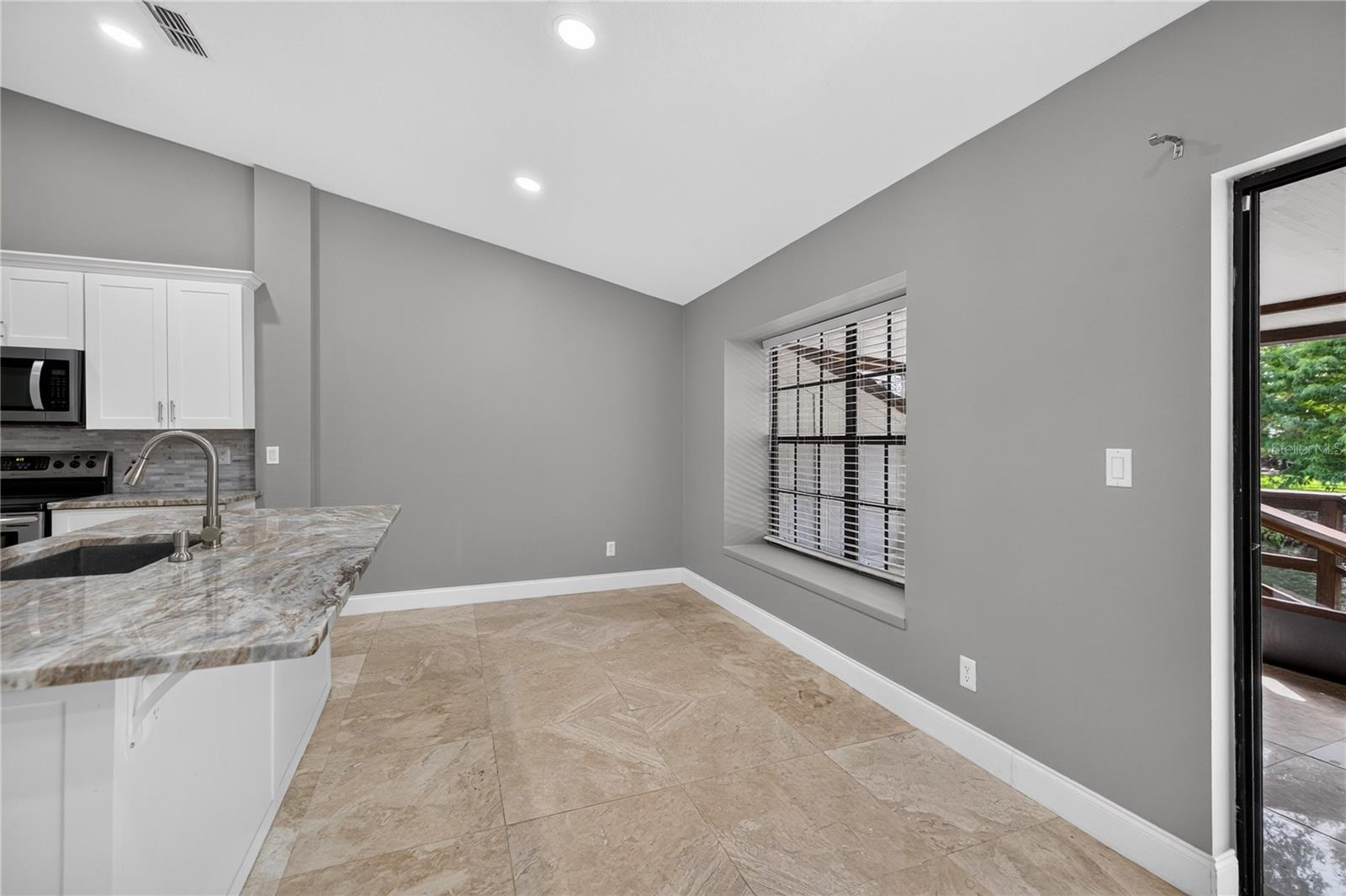 4004 SHORESIDE CIR