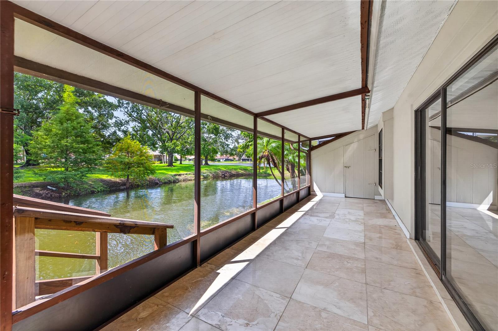 4004 SHORESIDE CIR