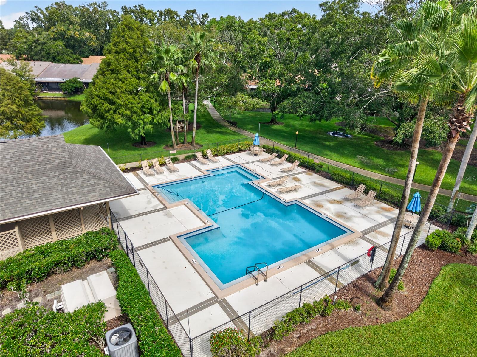 4004 SHORESIDE CIR