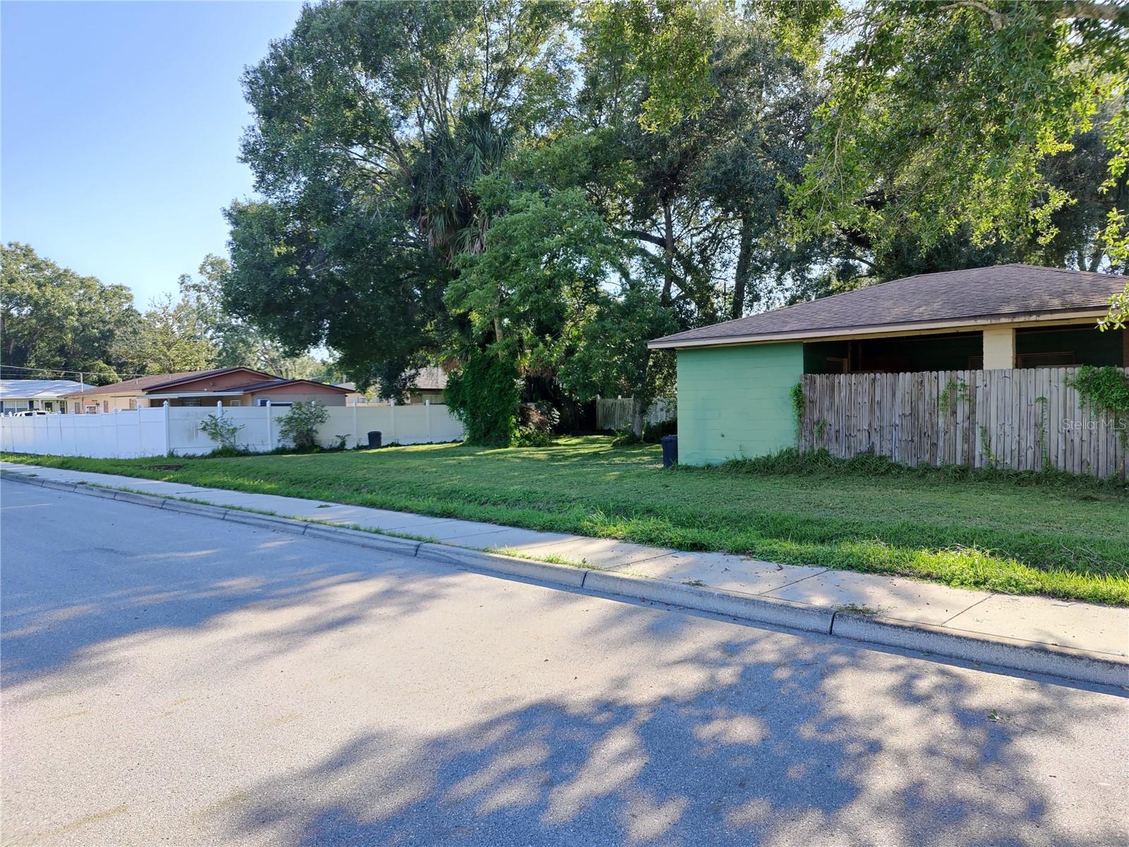 504 W CURTIS ST