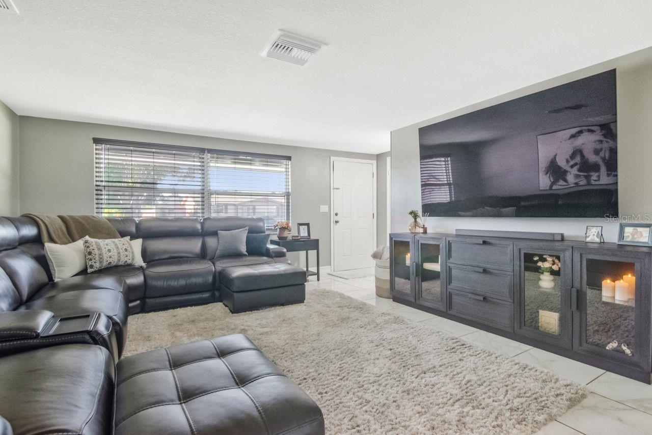 5735 MOSAIC DR