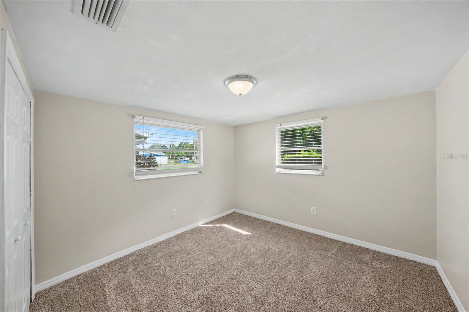 10933 STAMFORD DR