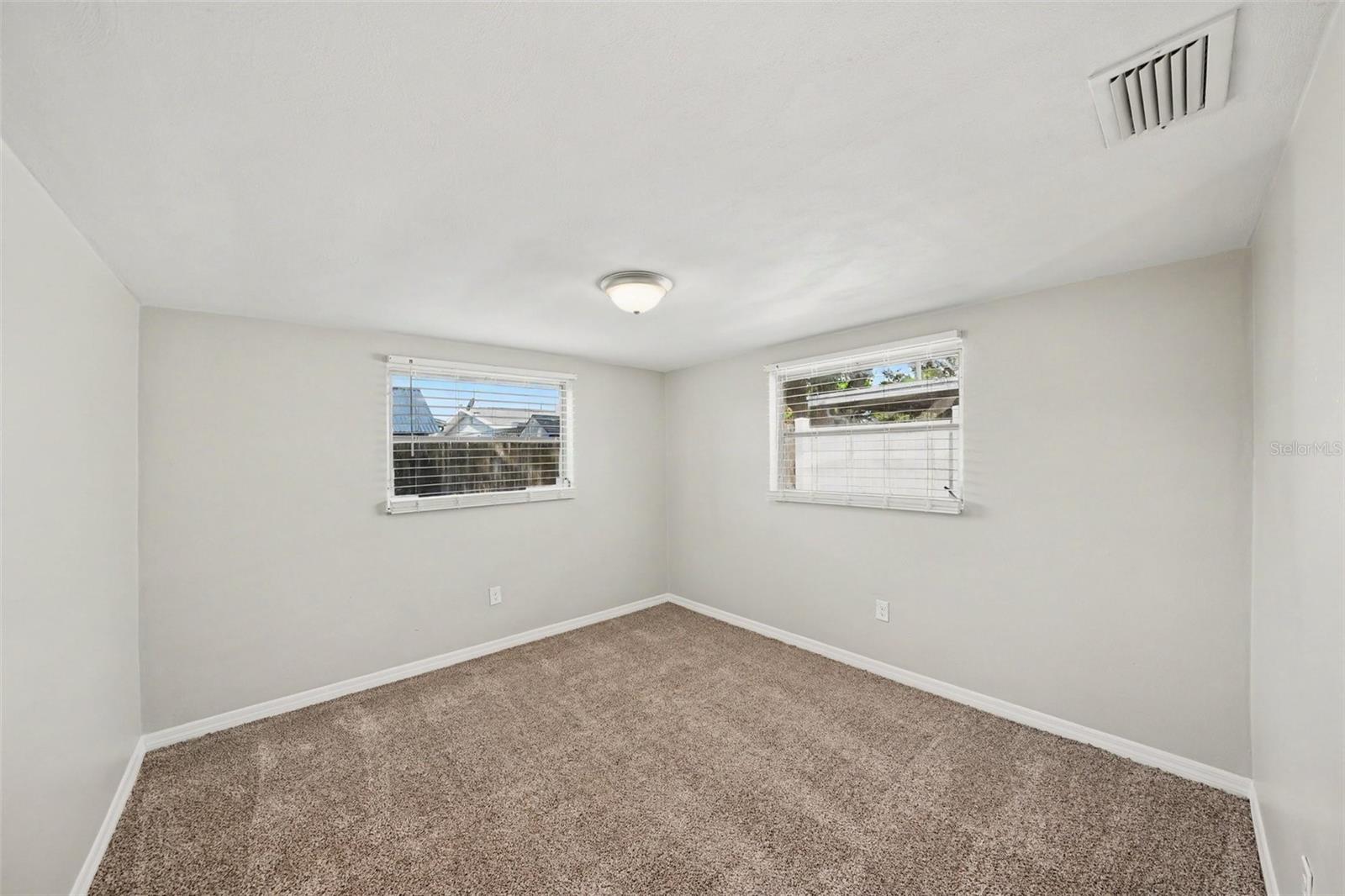 10933 STAMFORD DR