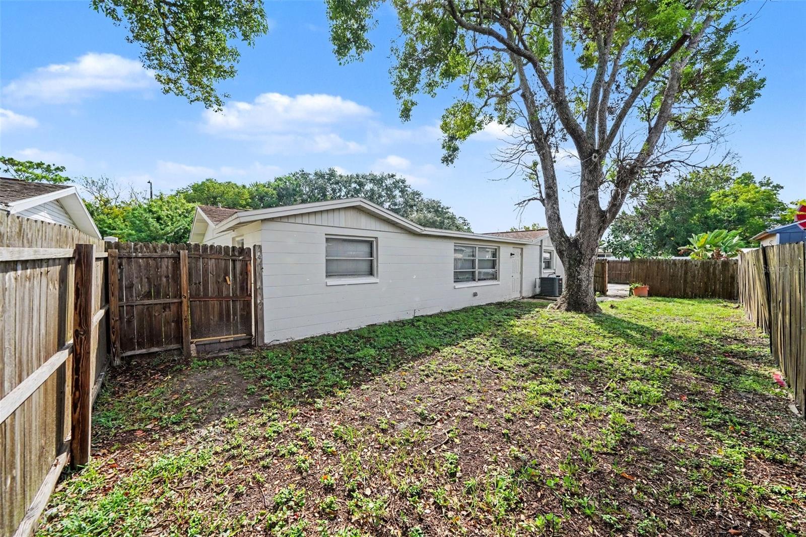 10933 STAMFORD DR