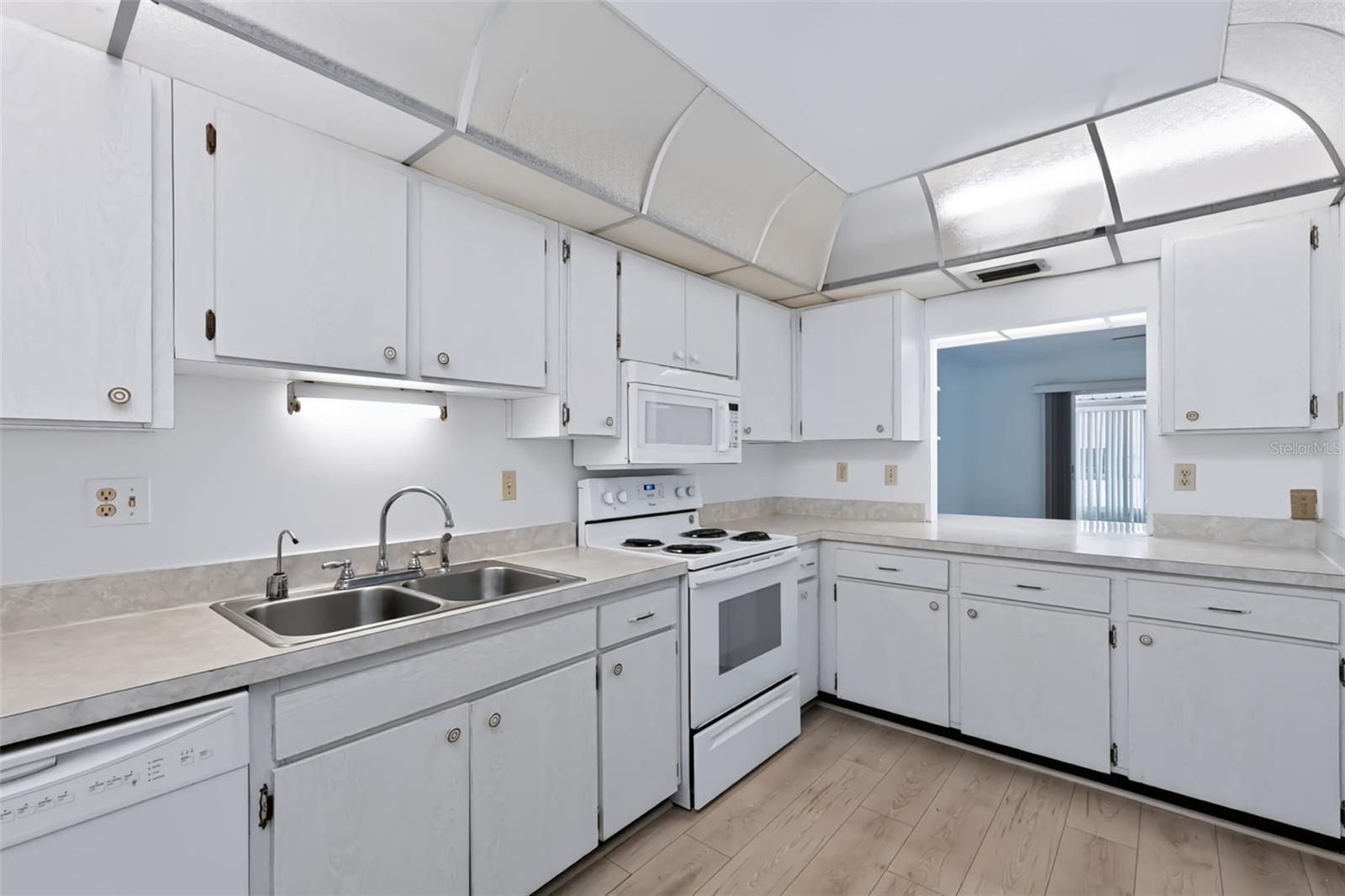 303 GREEN MANOR DR