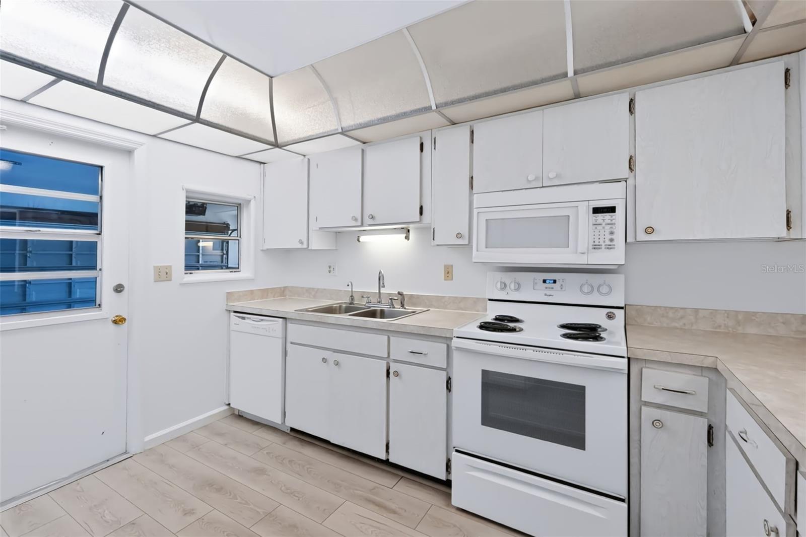 303 GREEN MANOR DR