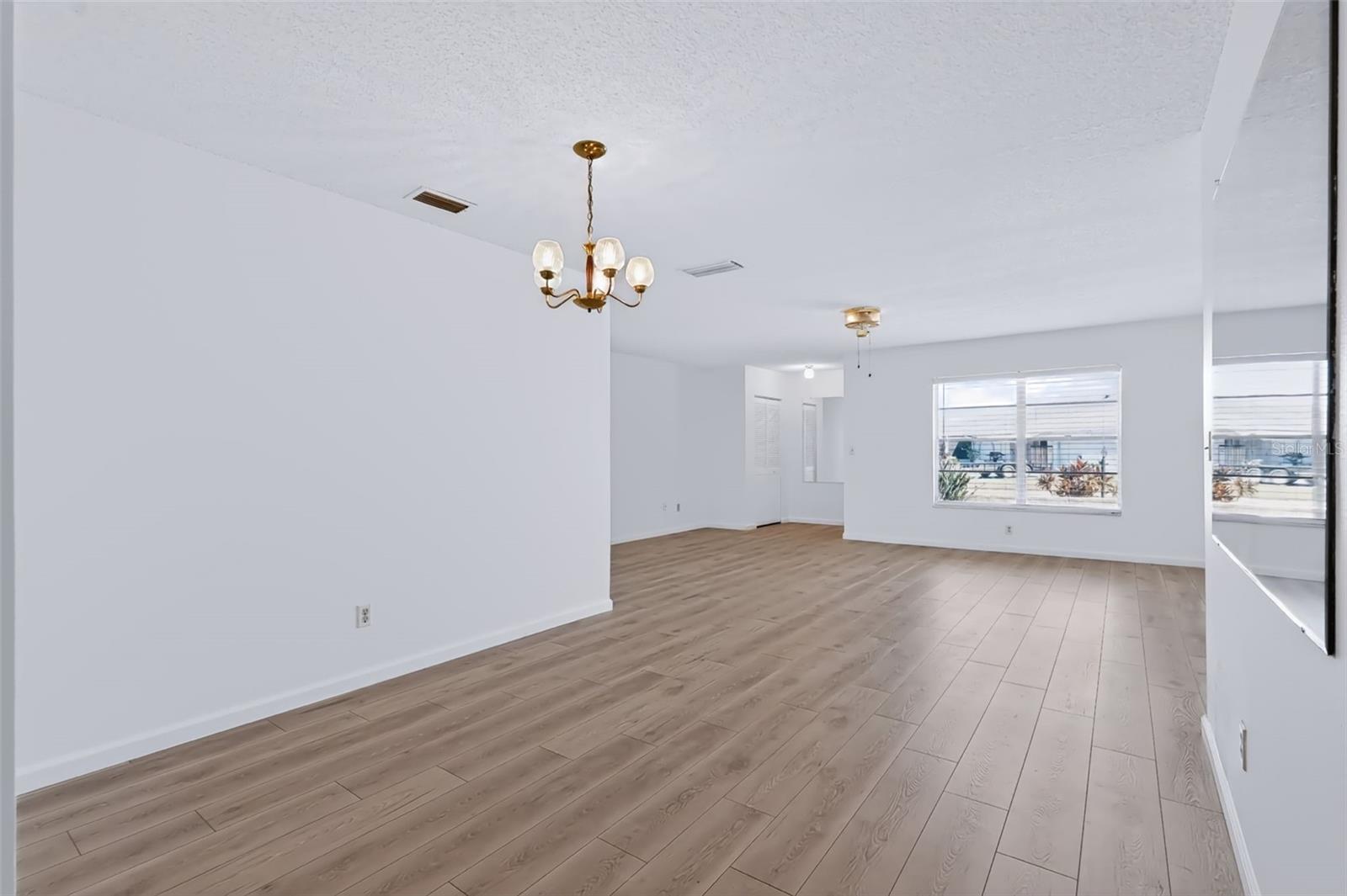 303 GREEN MANOR DR