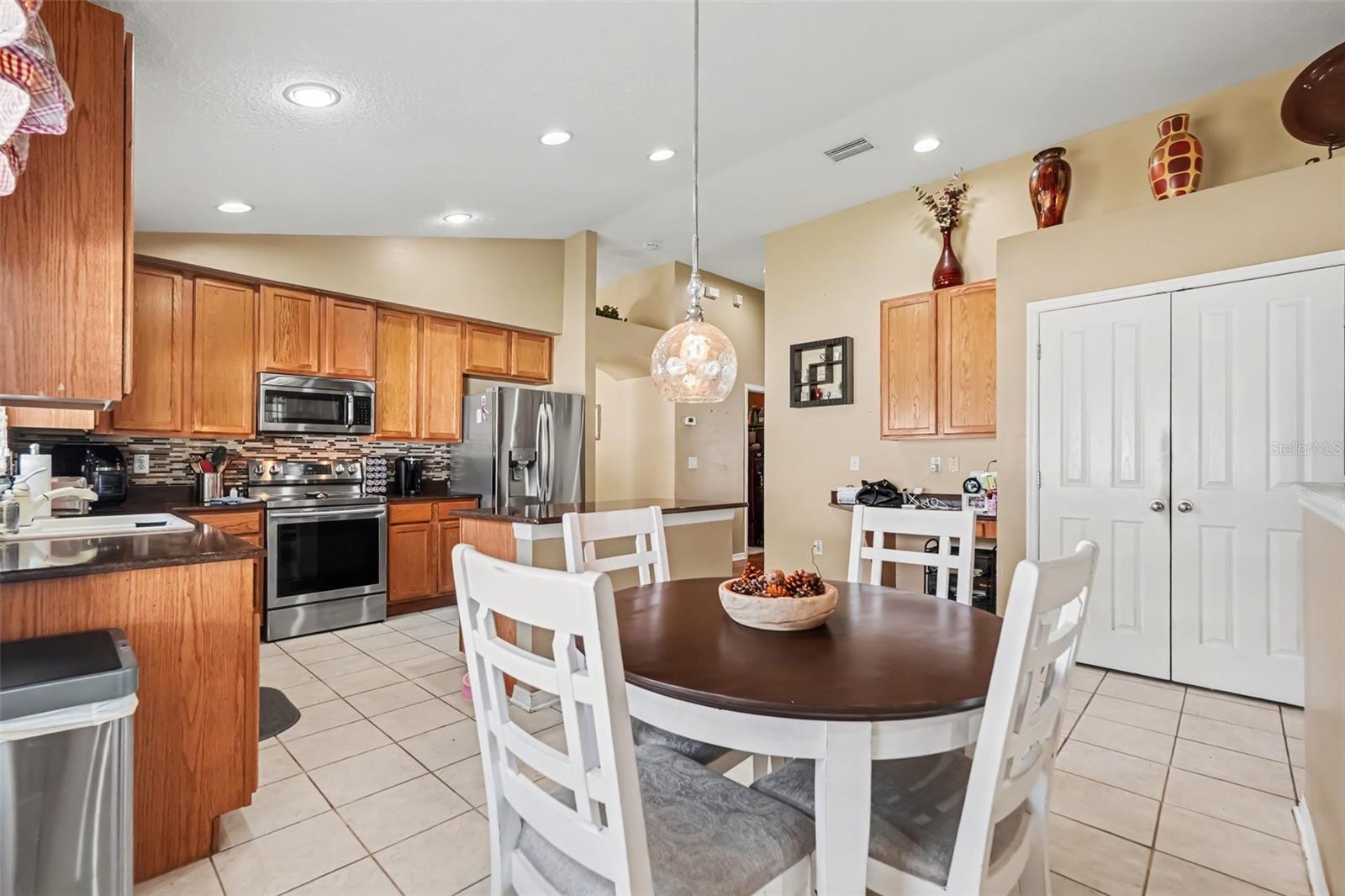 6805 BLUFF MEADOW CT