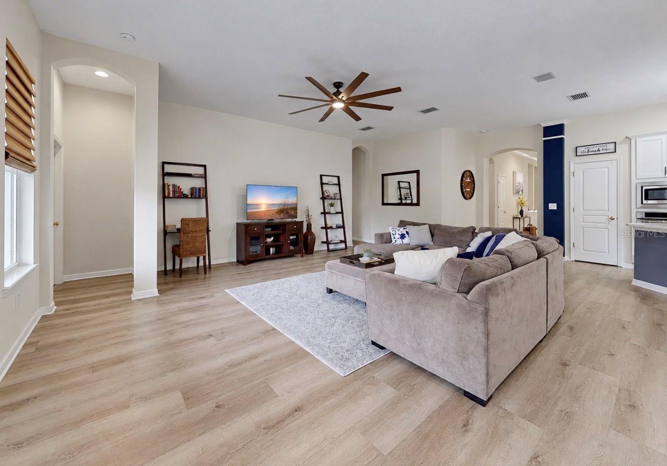 542 ISLEBAY DR