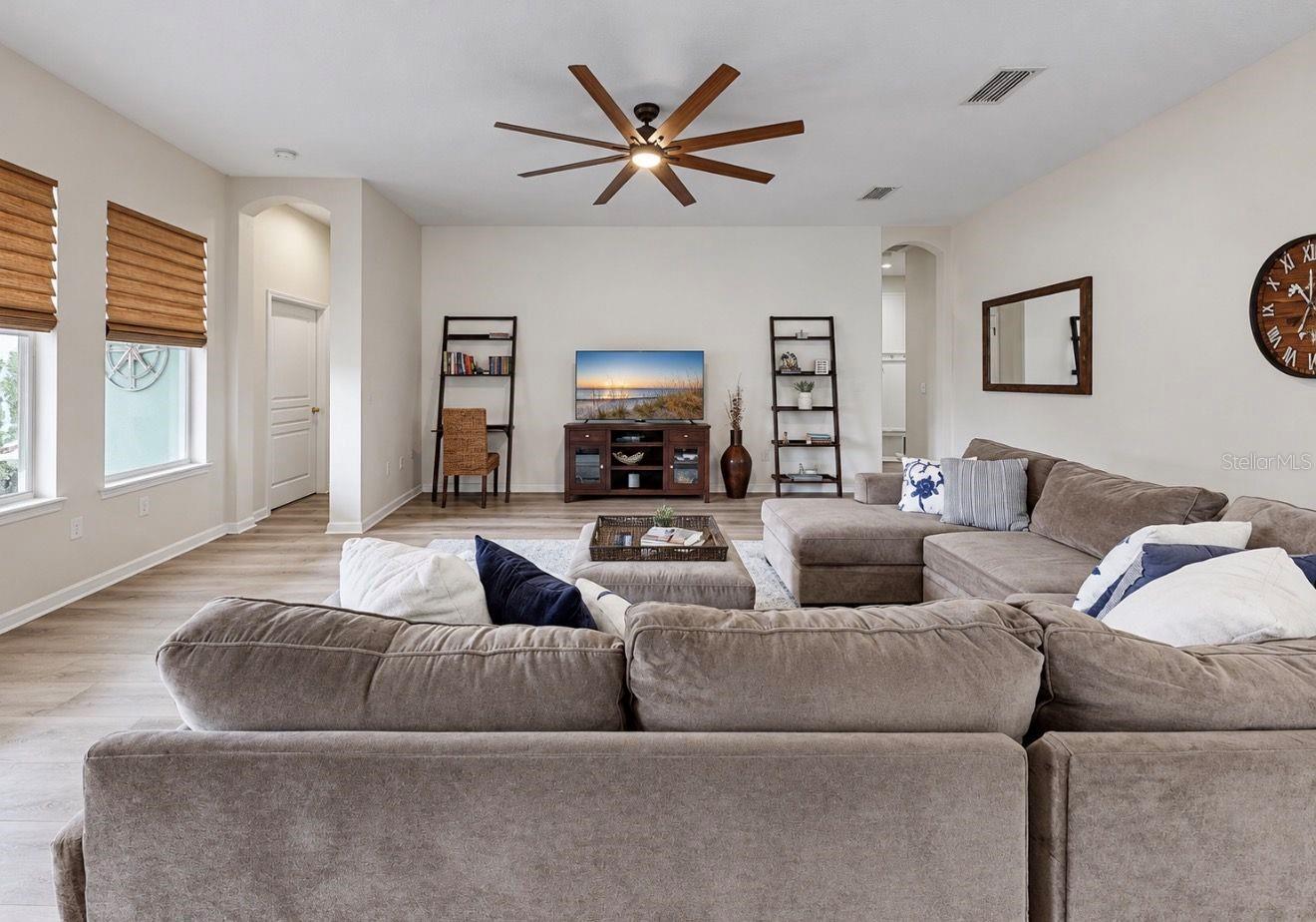 542 ISLEBAY DR