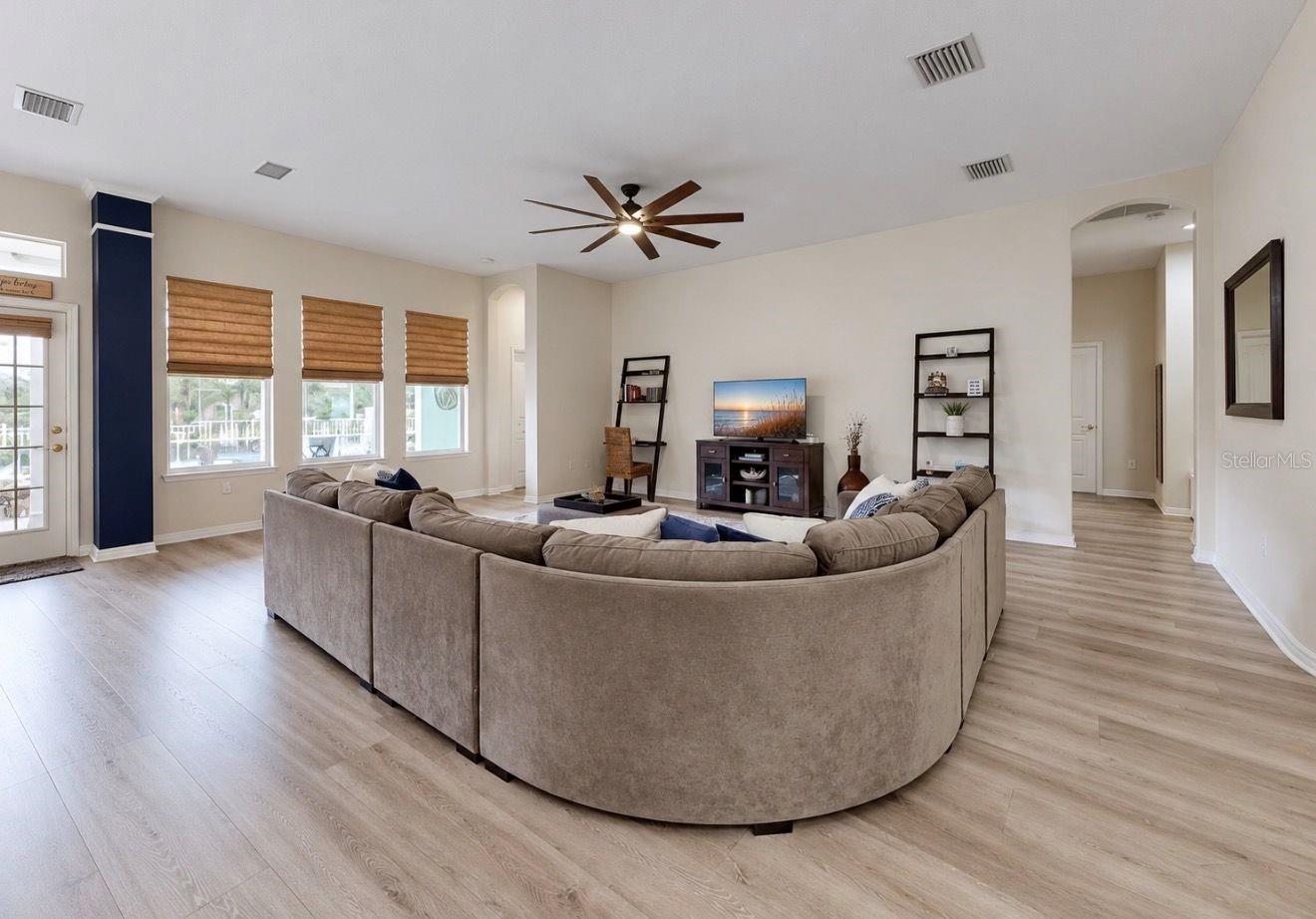 542 ISLEBAY DR