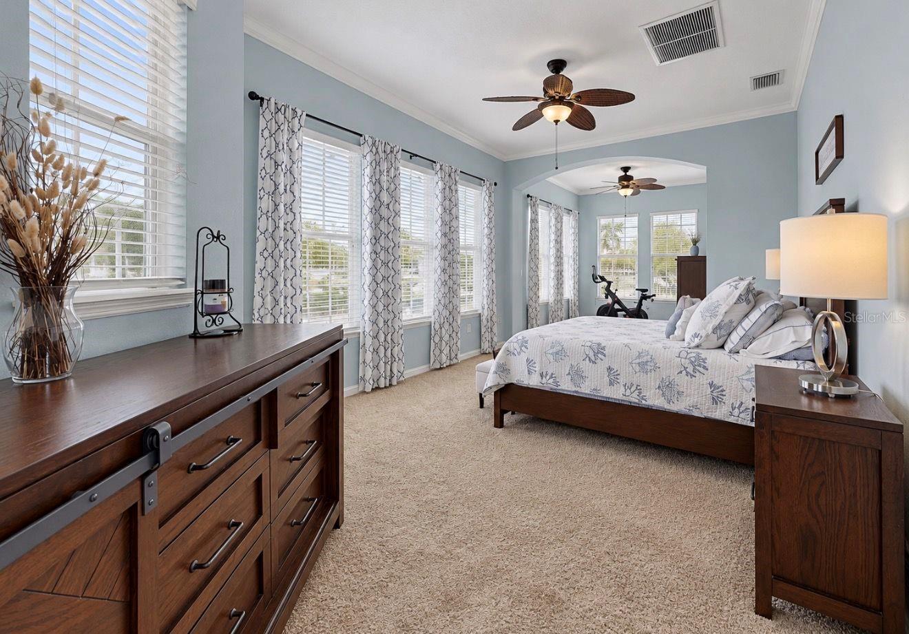542 ISLEBAY DR