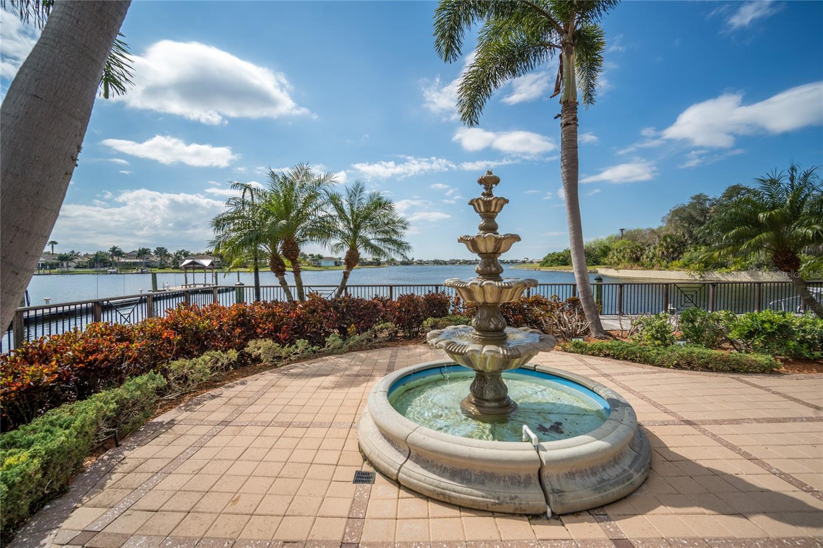542 ISLEBAY DR