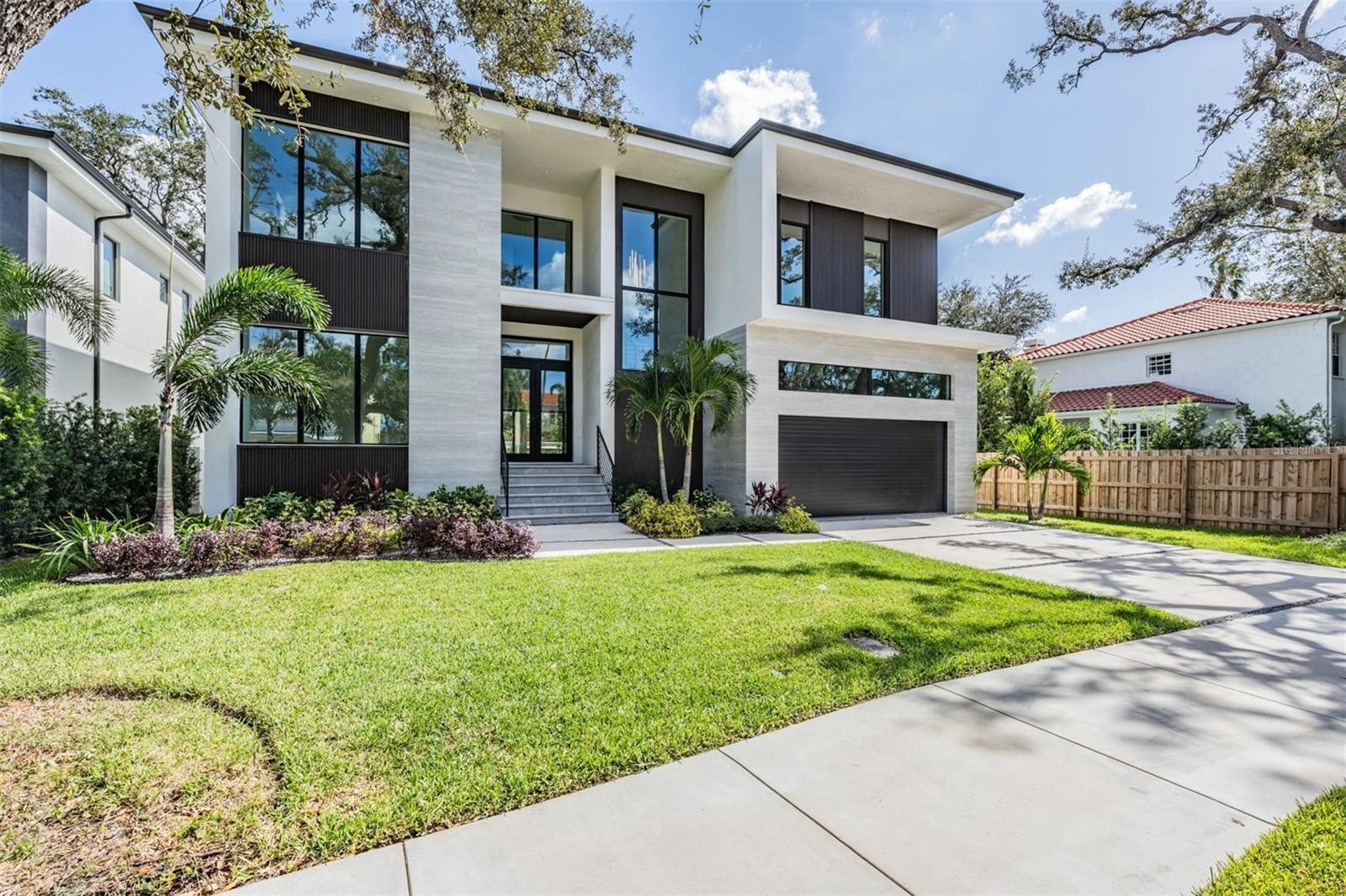 214 S RENELLIE DR