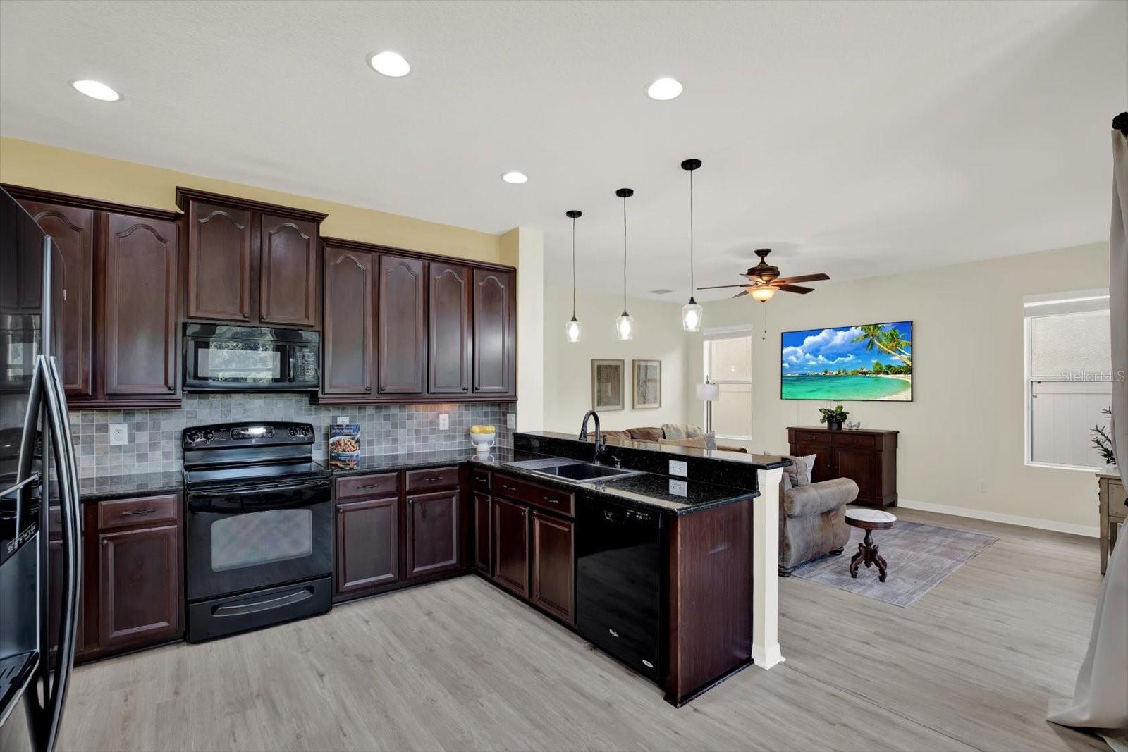 7127 FOREST MERE DR