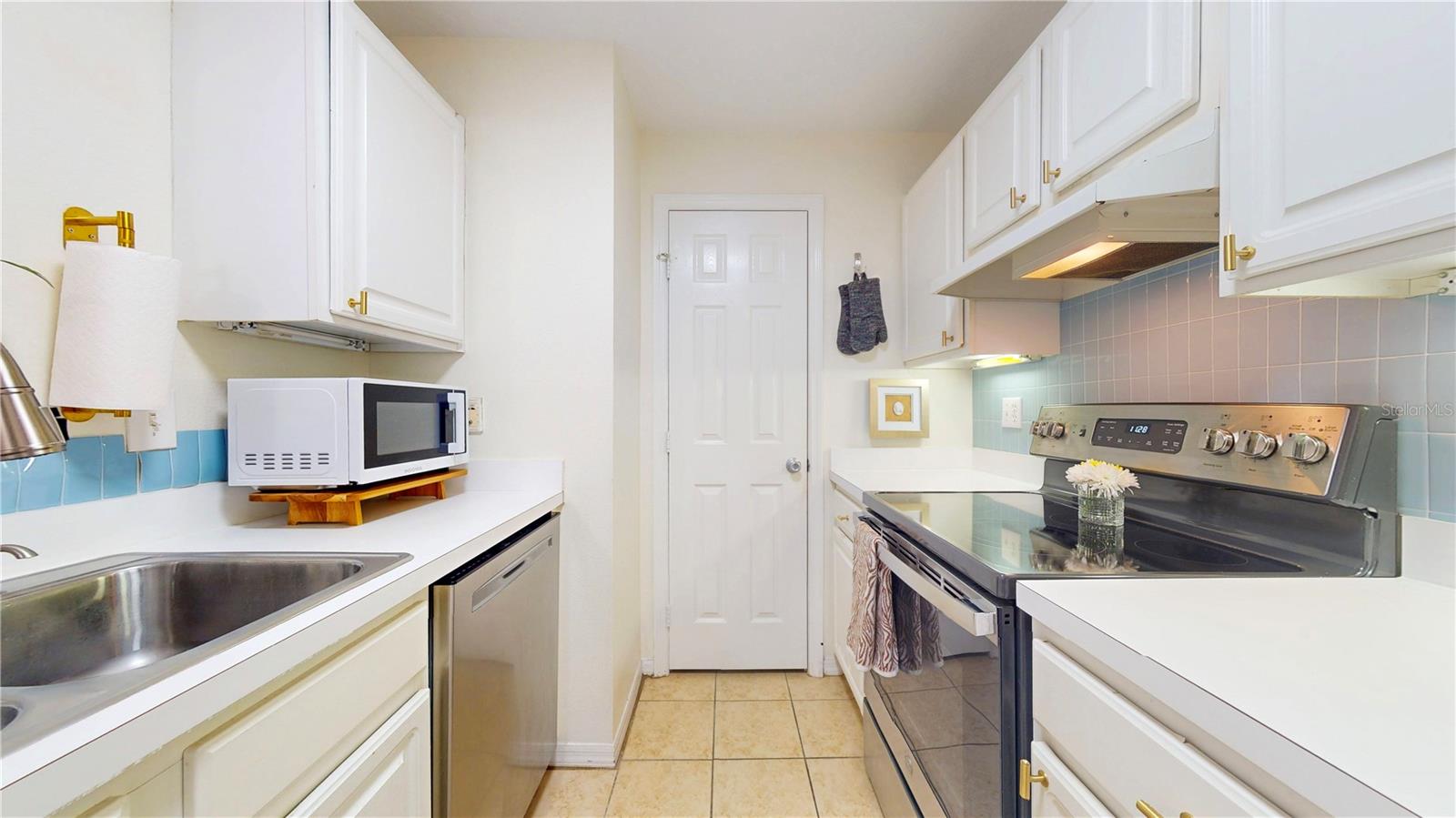 501 KNIGHTS RUN AVE #2121