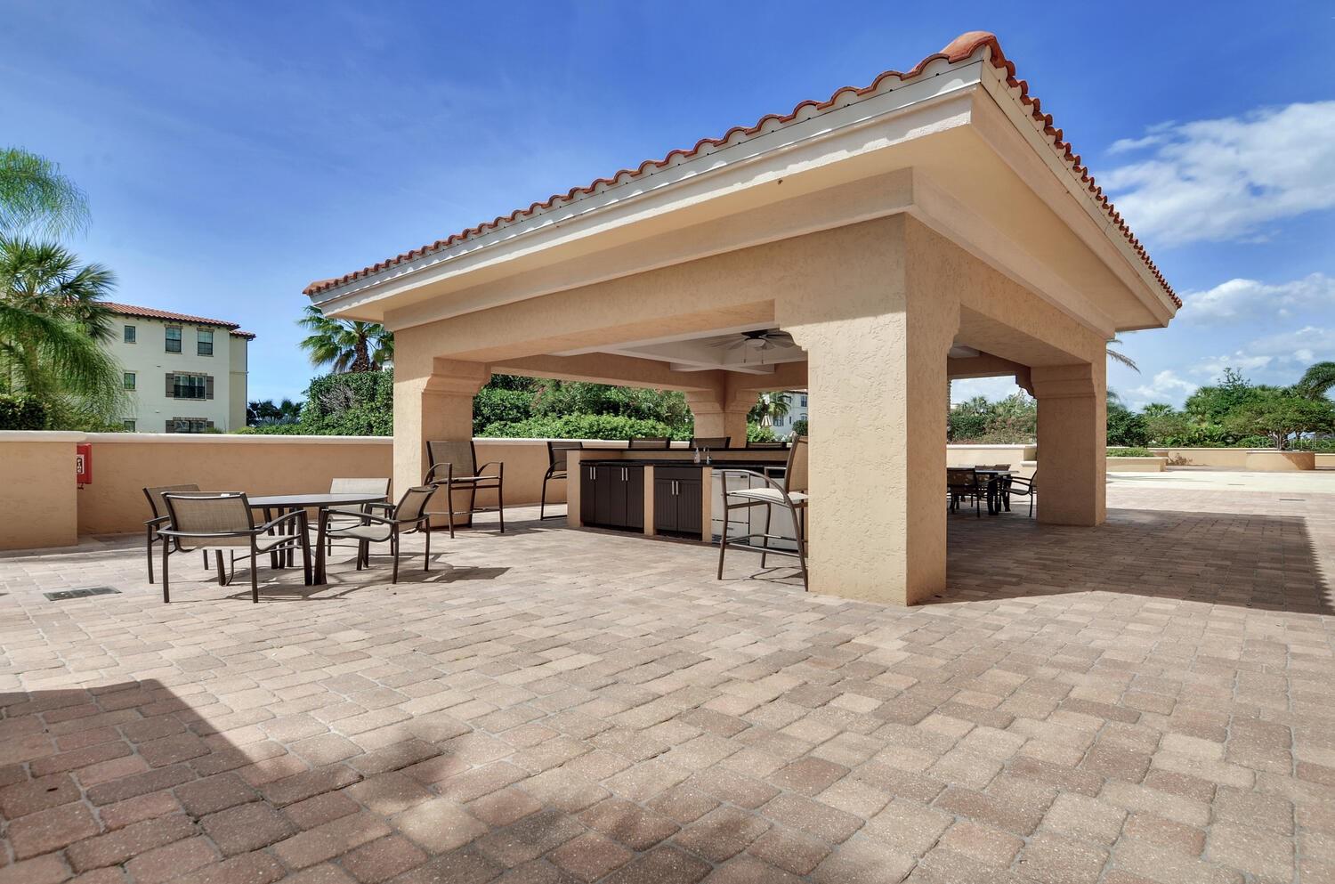 5823 BOWEN DANIEL DR #902
