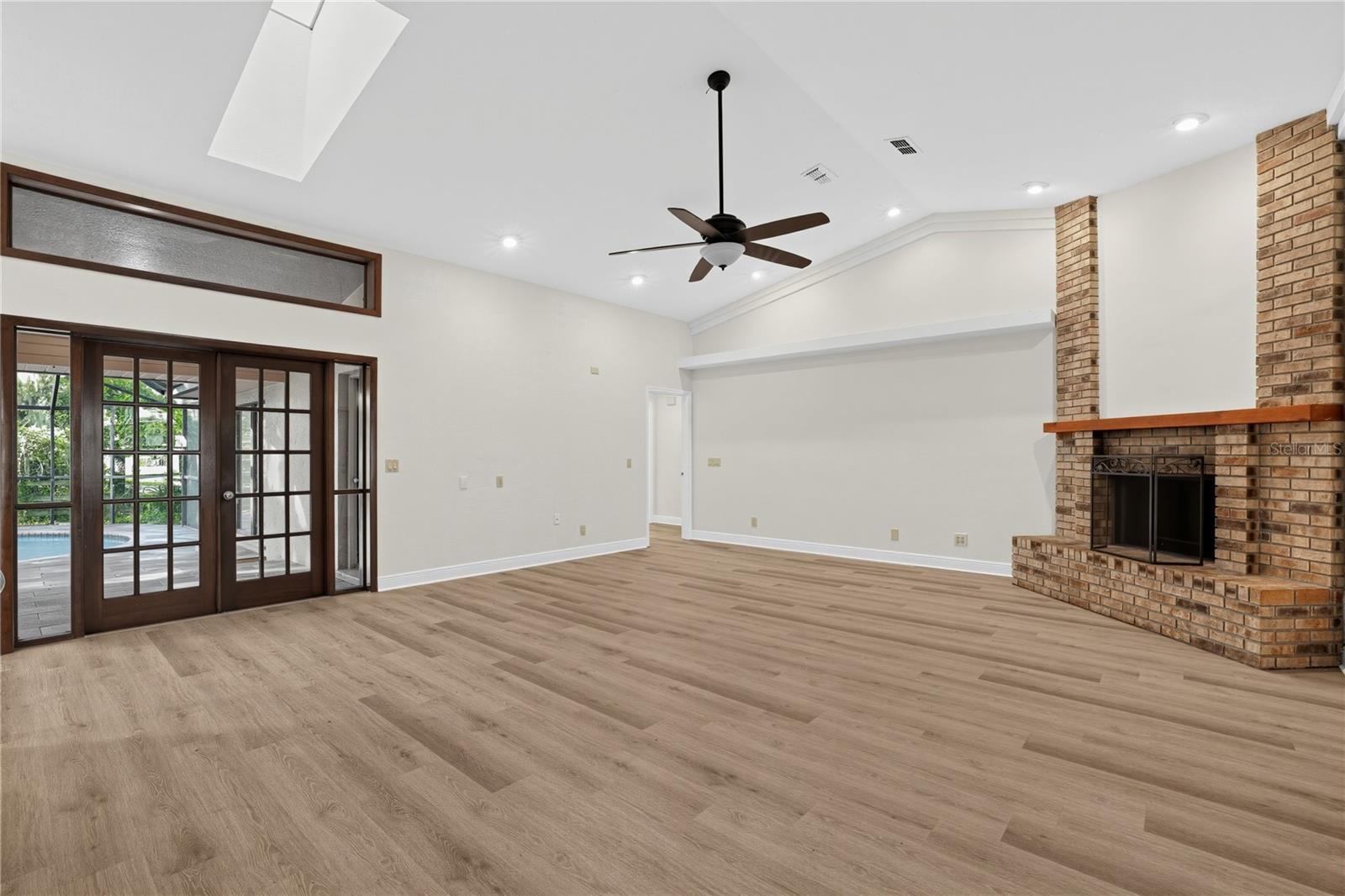 1005 HOLLYBERRY CT